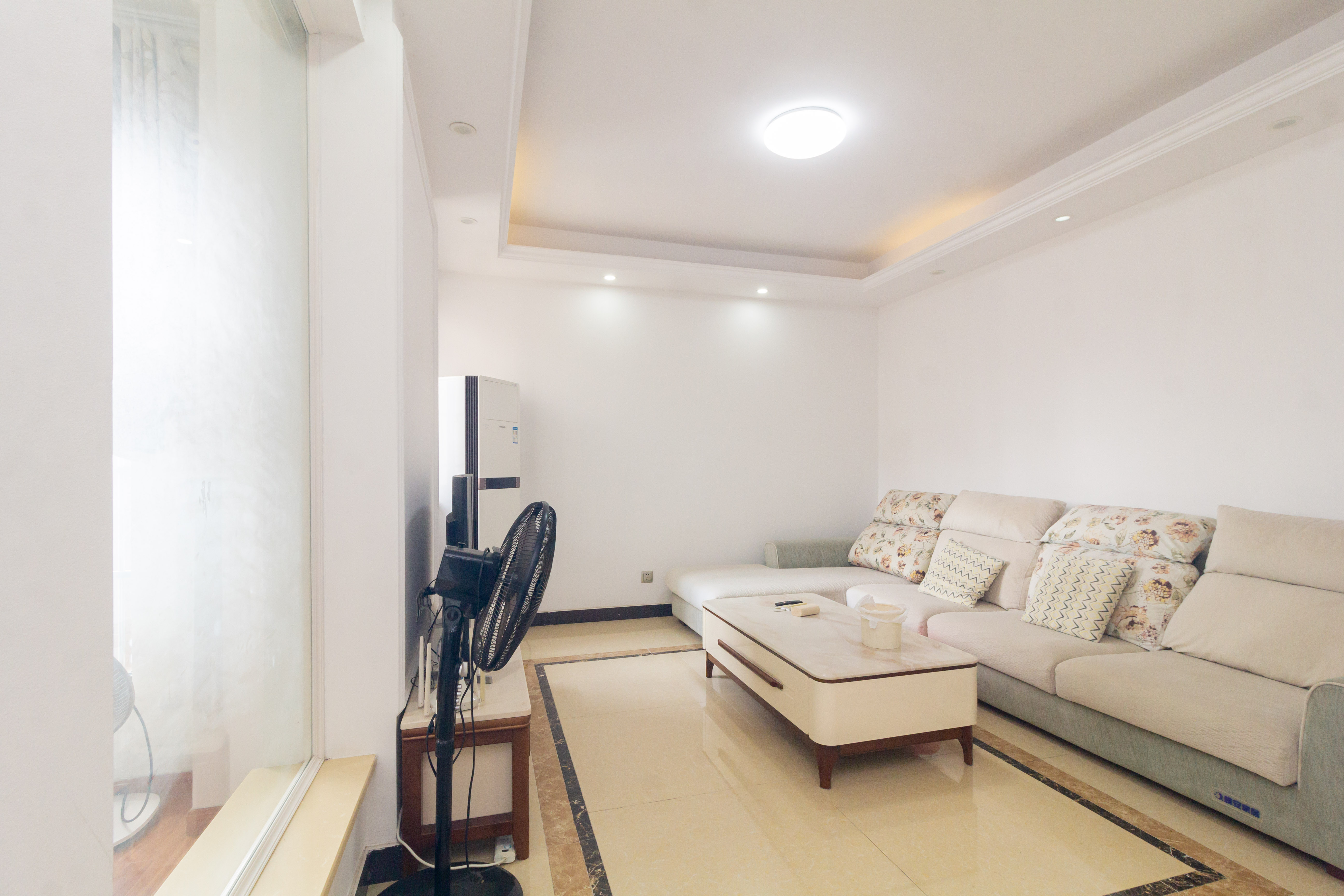 高林仕家 3室2厅1卫 79.0万 高林仕家 3室2厅1卫 79.0万客厅