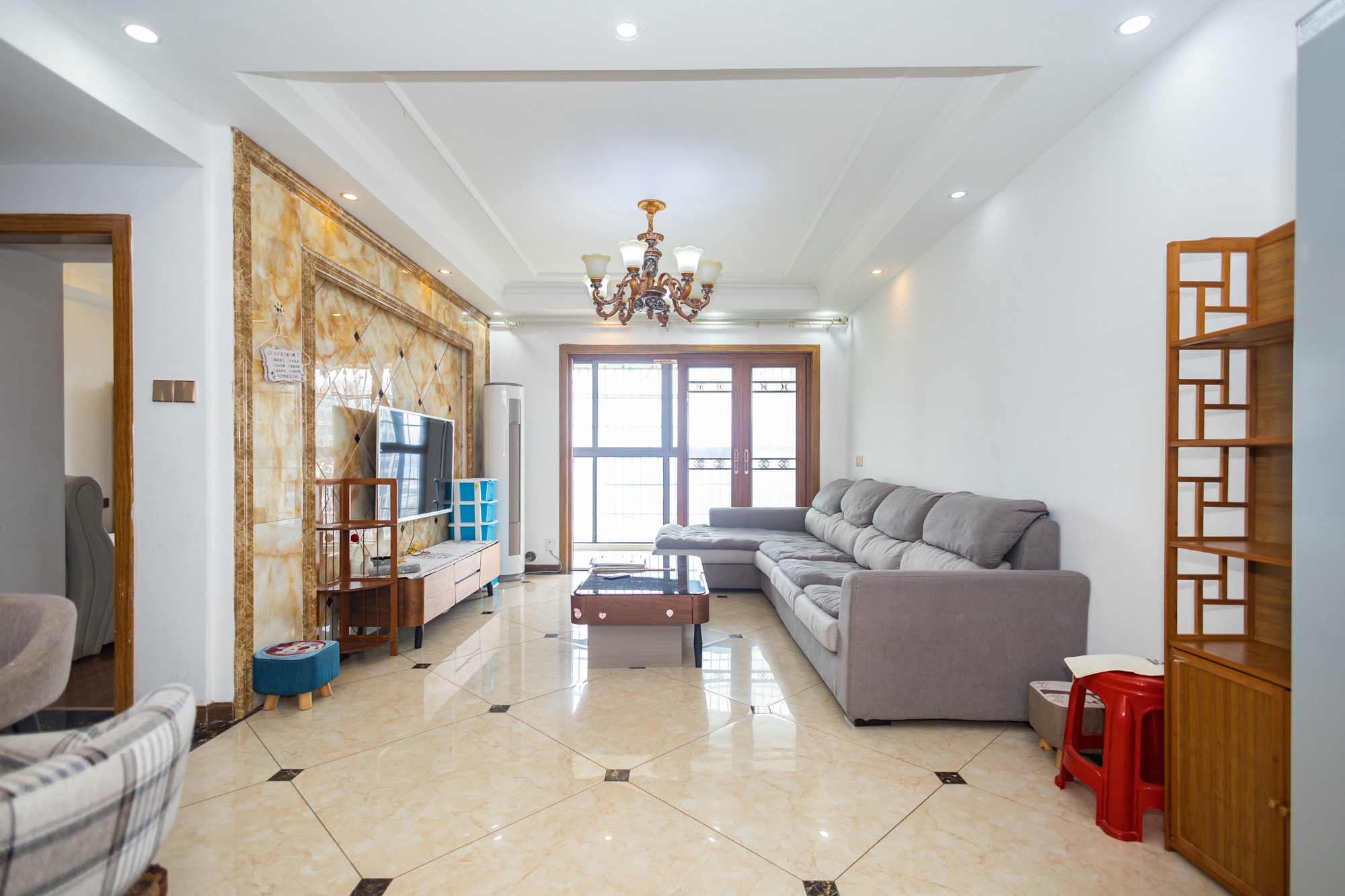 新长海广场 2室2厅1卫 58.2万 新长海广场 2室2厅1卫 58.2万客厅