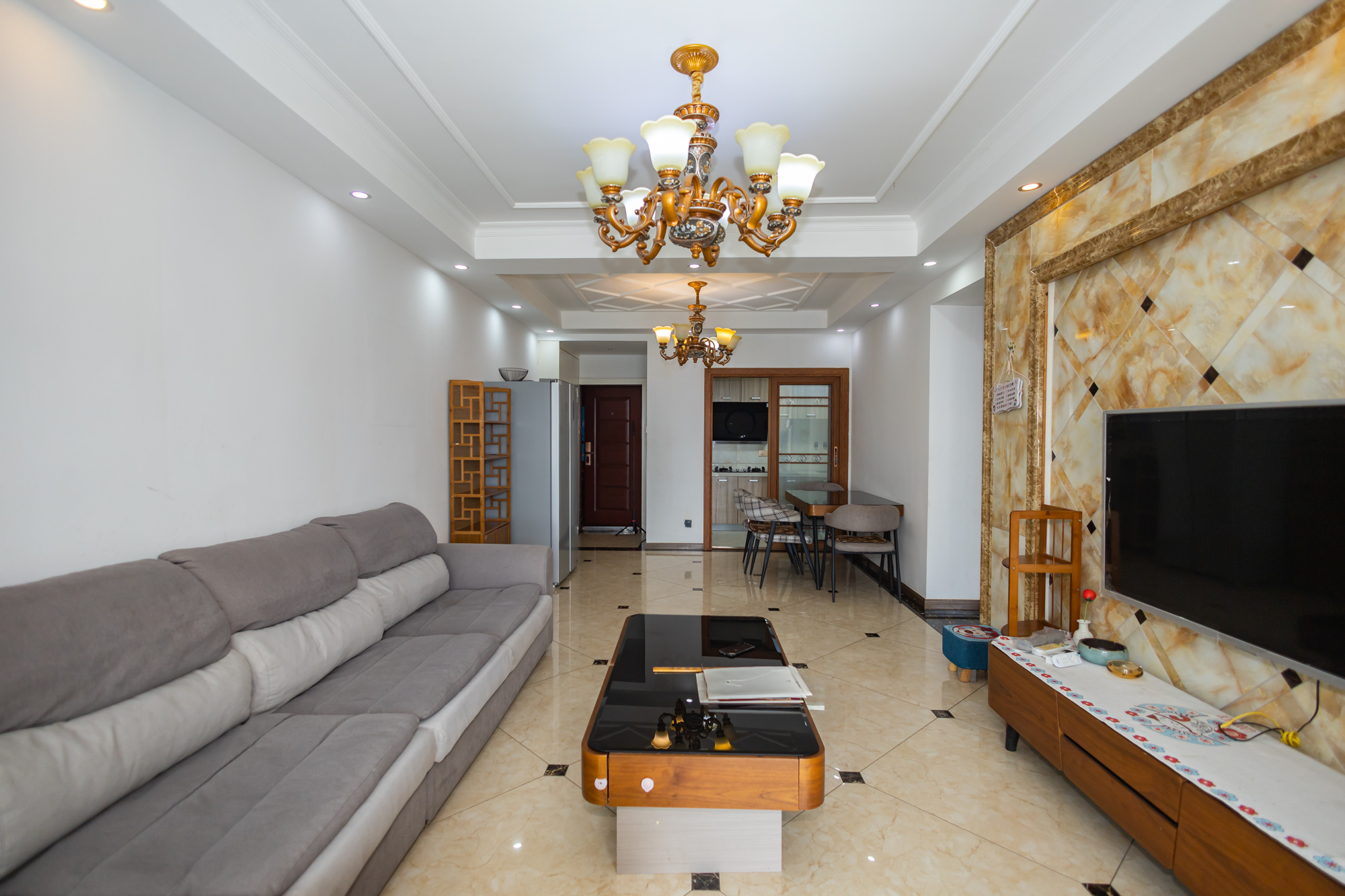 新长海广场 2室2厅1卫 58.2万 新长海广场 2室2厅1卫 58.2万客厅