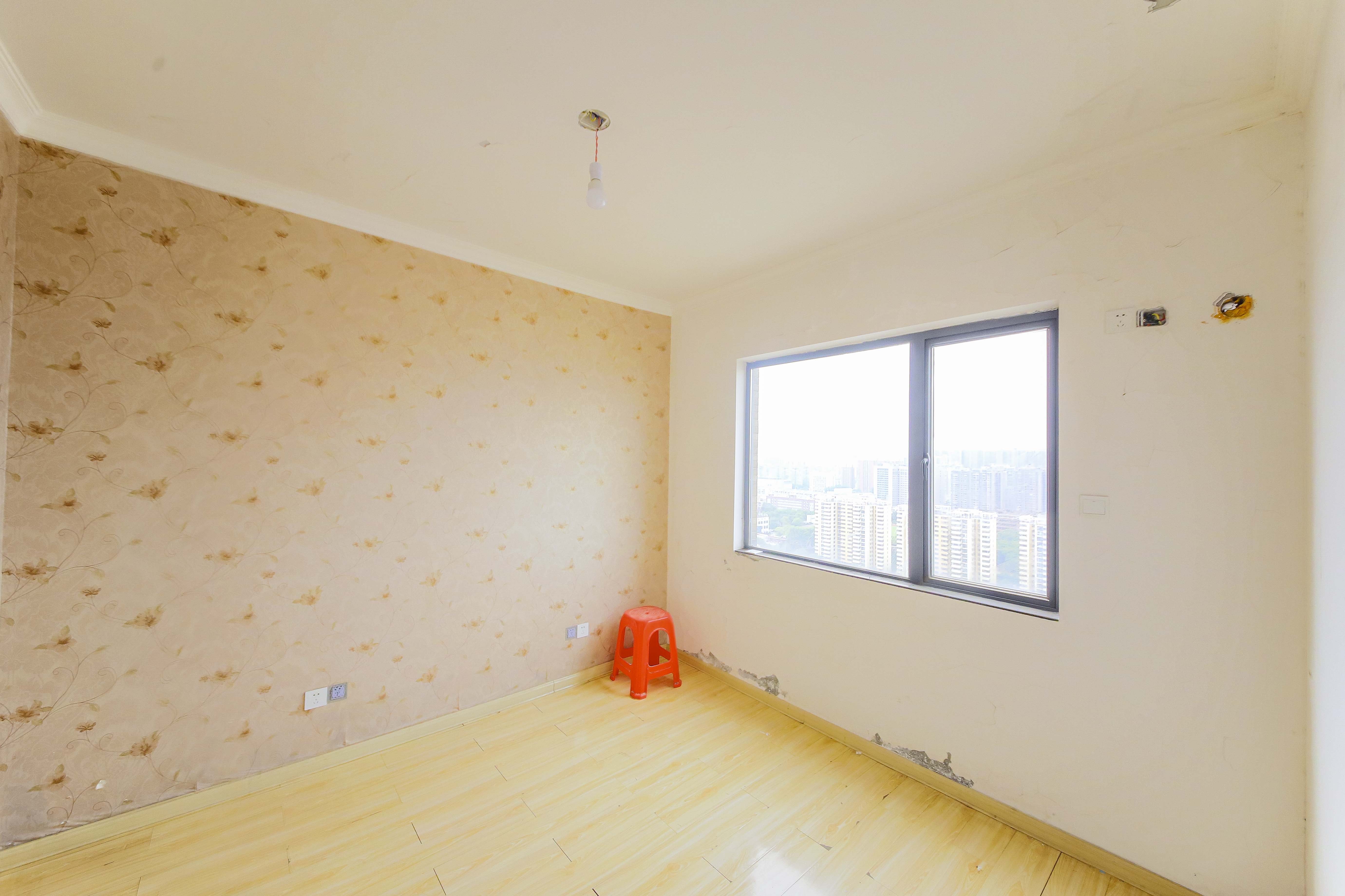 兴隆景苑  3室2厅2卫   118.00万卧室