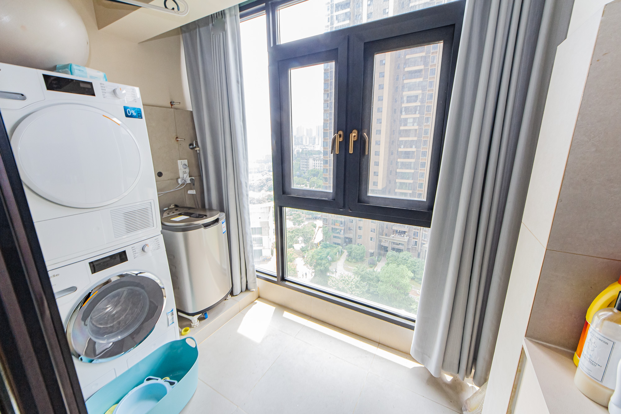 北辰三角洲C3区  4室2厅3卫    350.0万 北辰三角洲C3区  4室2厅3卫    350.0万阳台