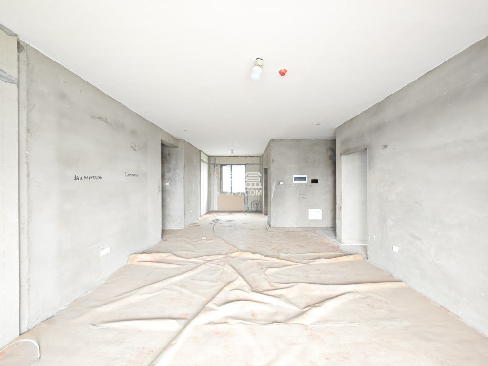 天翼花园（中国电信单位房）  4室2厅2卫    175.0万