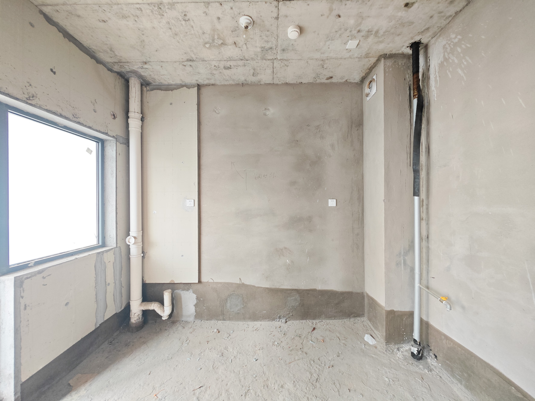 天翼花园(中国电信单位房)  4室2厅2卫    185.0万 天翼花园(中国电信单位房)  4室2厅2卫    185.0万厨房