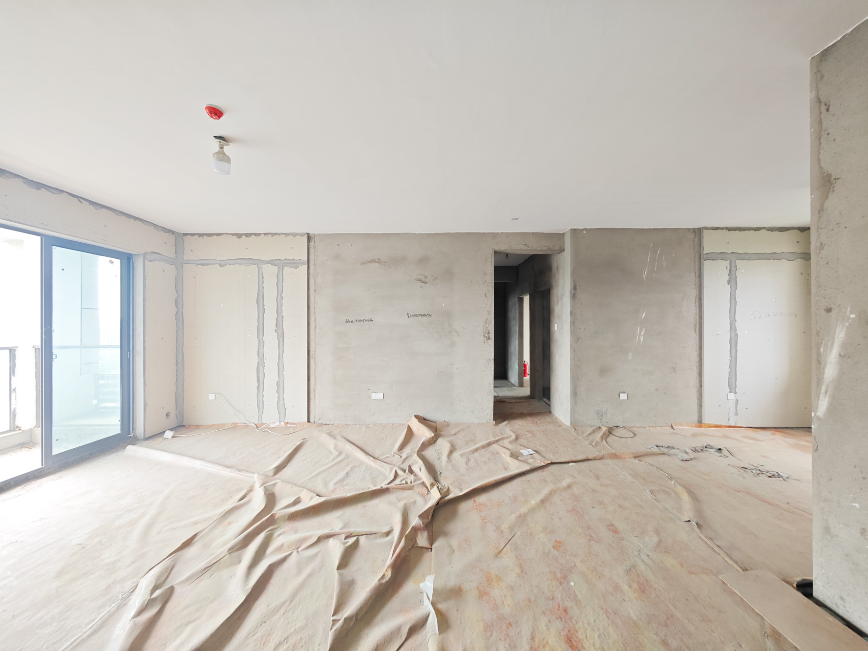 天翼花园(中国电信单位房)  4室2厅2卫    185.0万 天翼花园(中国电信单位房)  4室2厅2卫    185.0万客厅