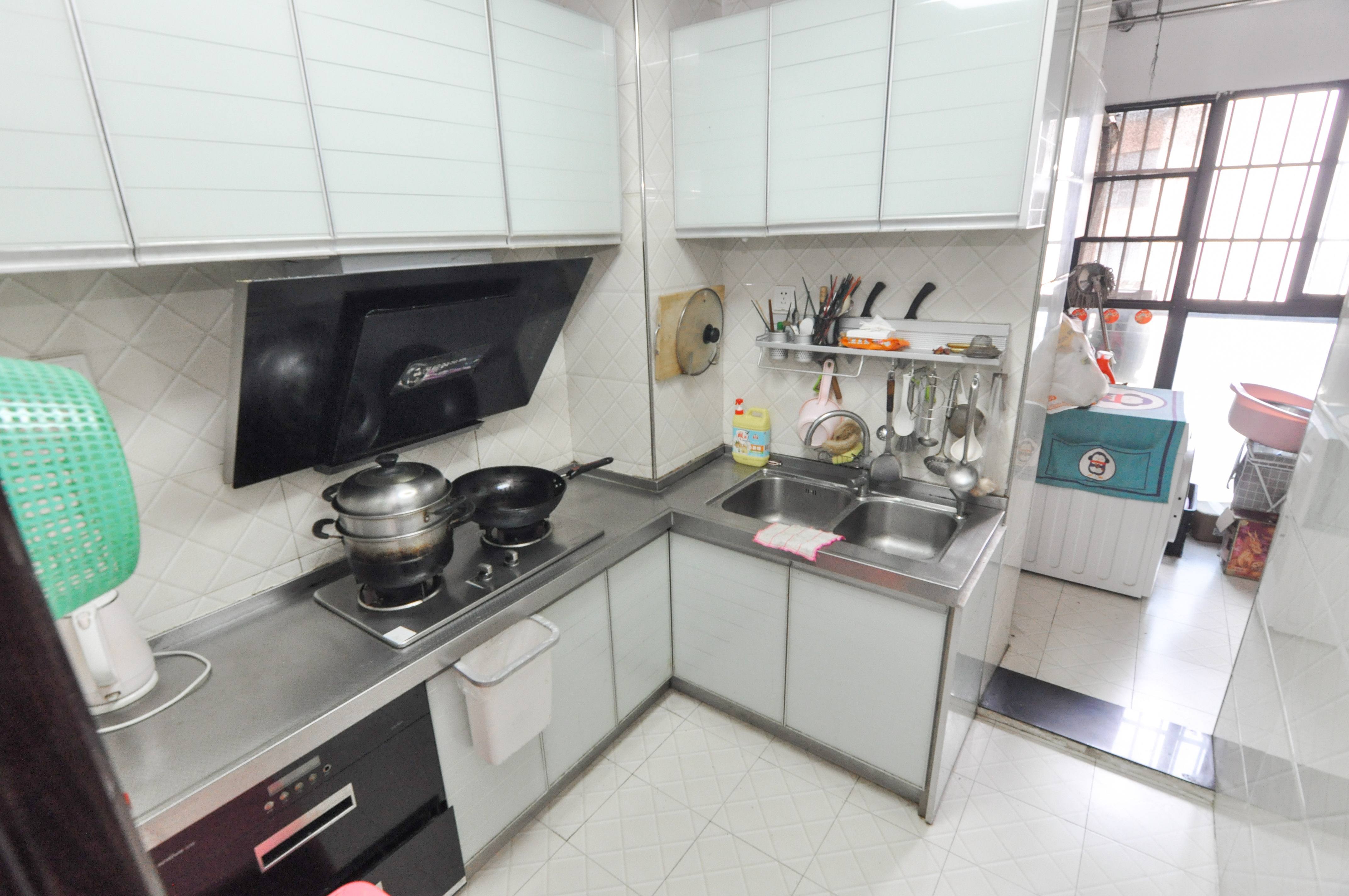 达美D6区  3室2厅1卫   121.80万厨房