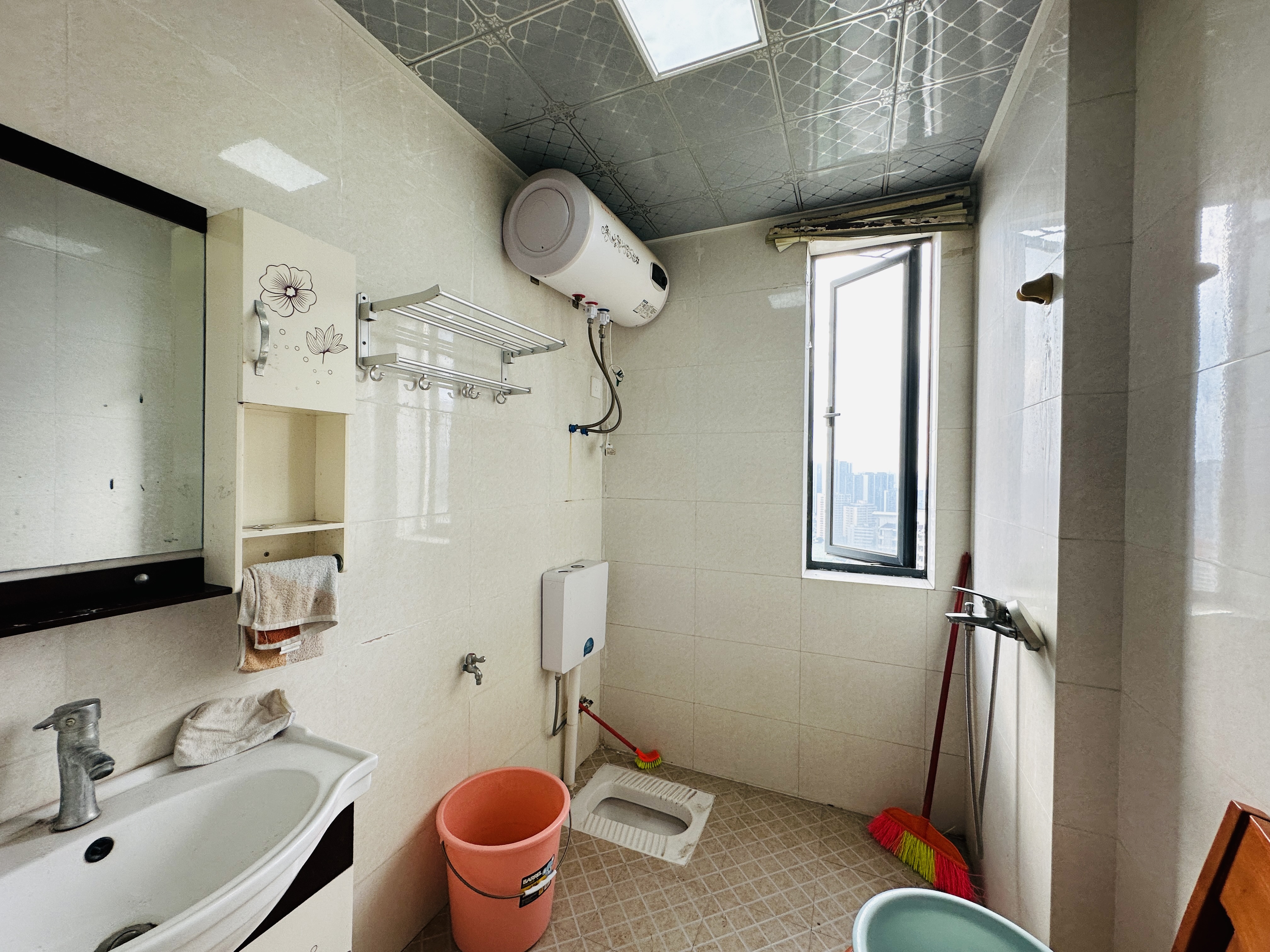 申鑫国际广场  1室1厅1卫    60.0万 申鑫国际广场  1室1厅1卫    60.0万卫生间