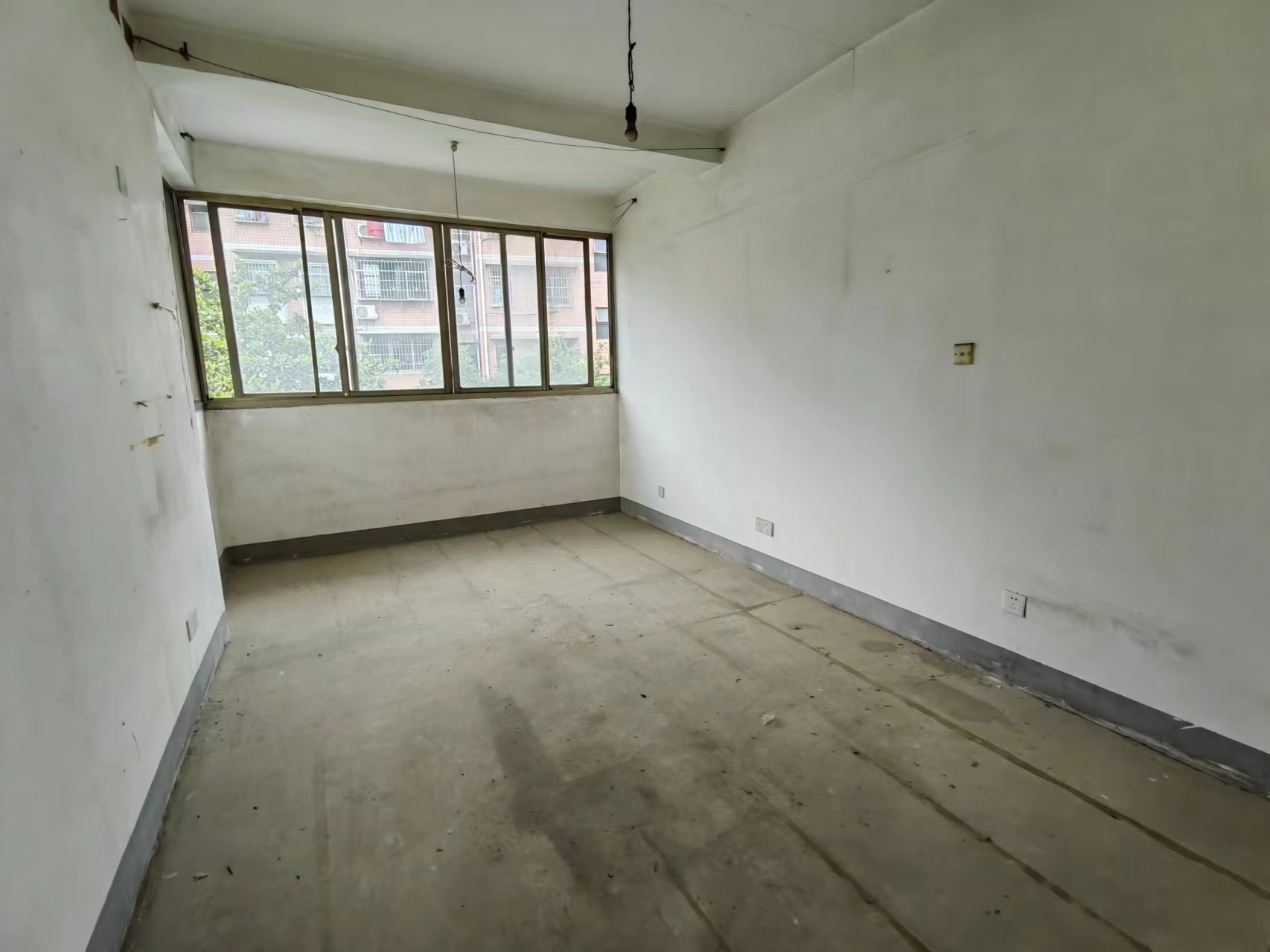 玉兰小区(建设一村)  2室1厅1卫    24.0万 玉兰小区(建设一村)  2室1厅1卫    24.0万室内图