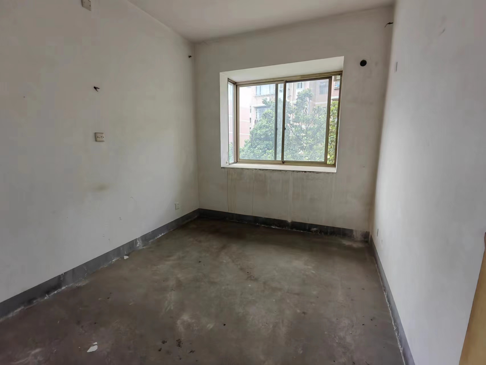 玉兰小区(建设一村)  2室1厅1卫    24.0万 玉兰小区(建设一村)  2室1厅1卫    24.0万室内图