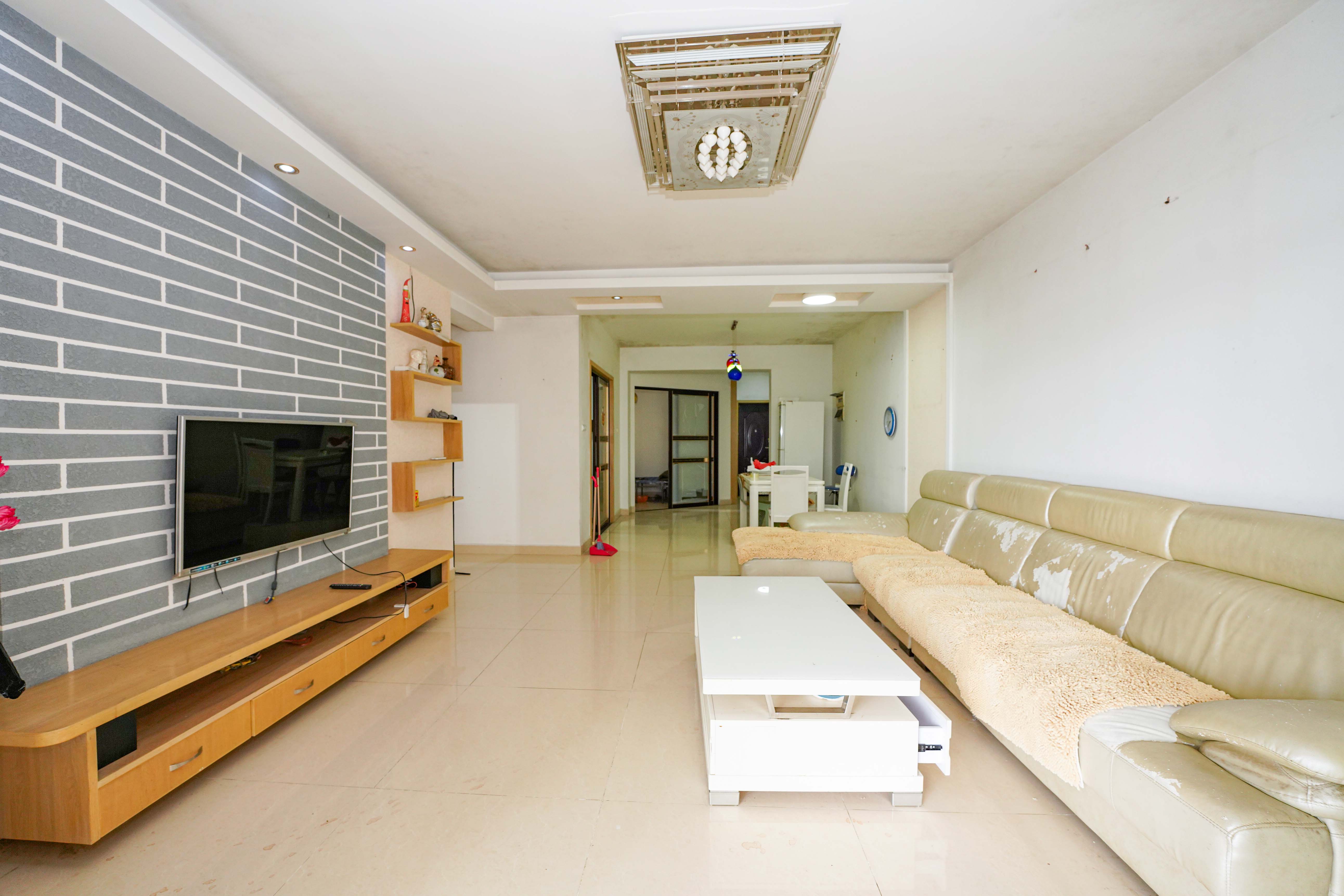 南郡明珠 4室2厅2卫 55.00万 南郡明珠 4室2厅2卫 55.00万客厅