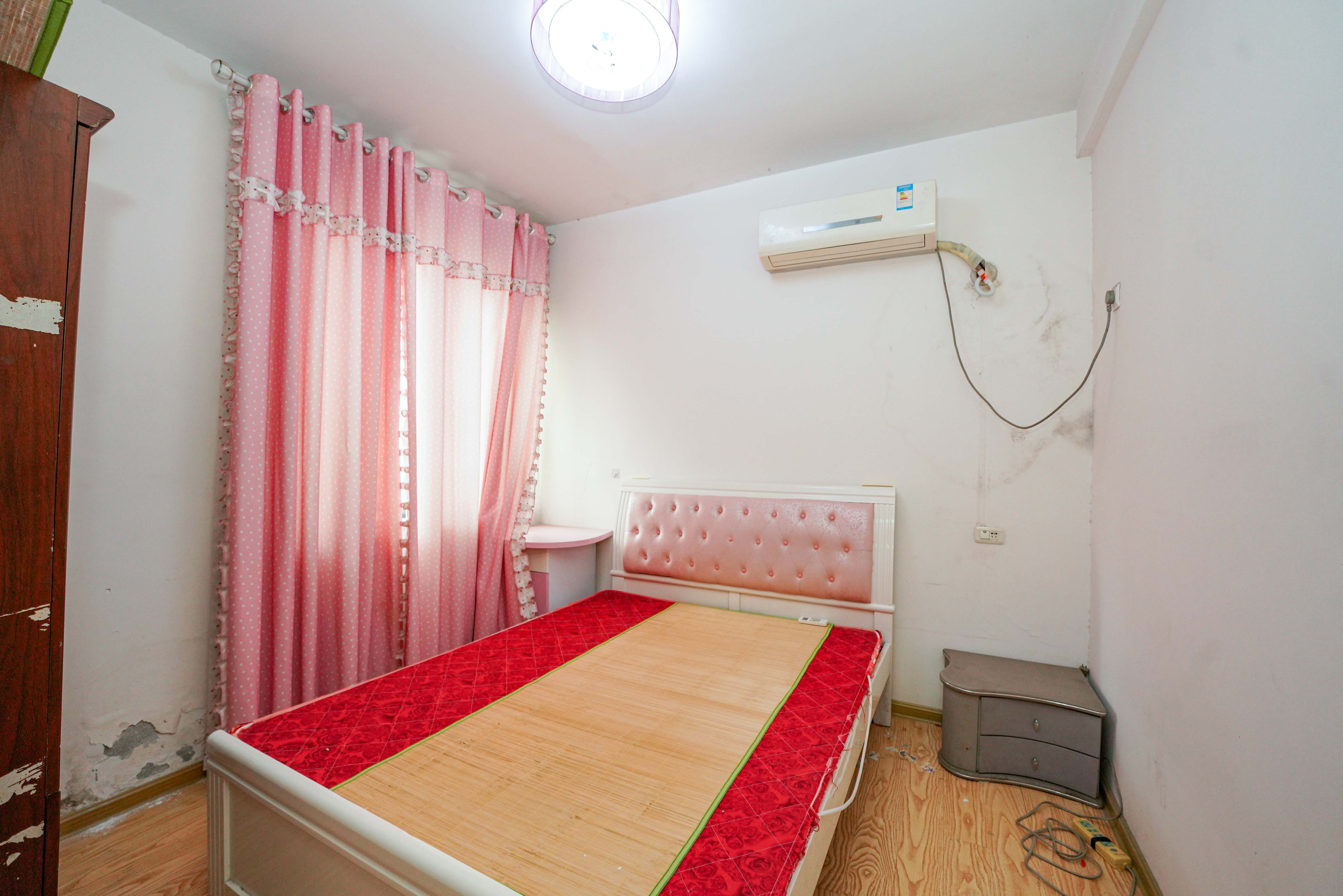 南郡明珠 4室2厅2卫 55.00万 南郡明珠 4室2厅2卫 55.00万卧室