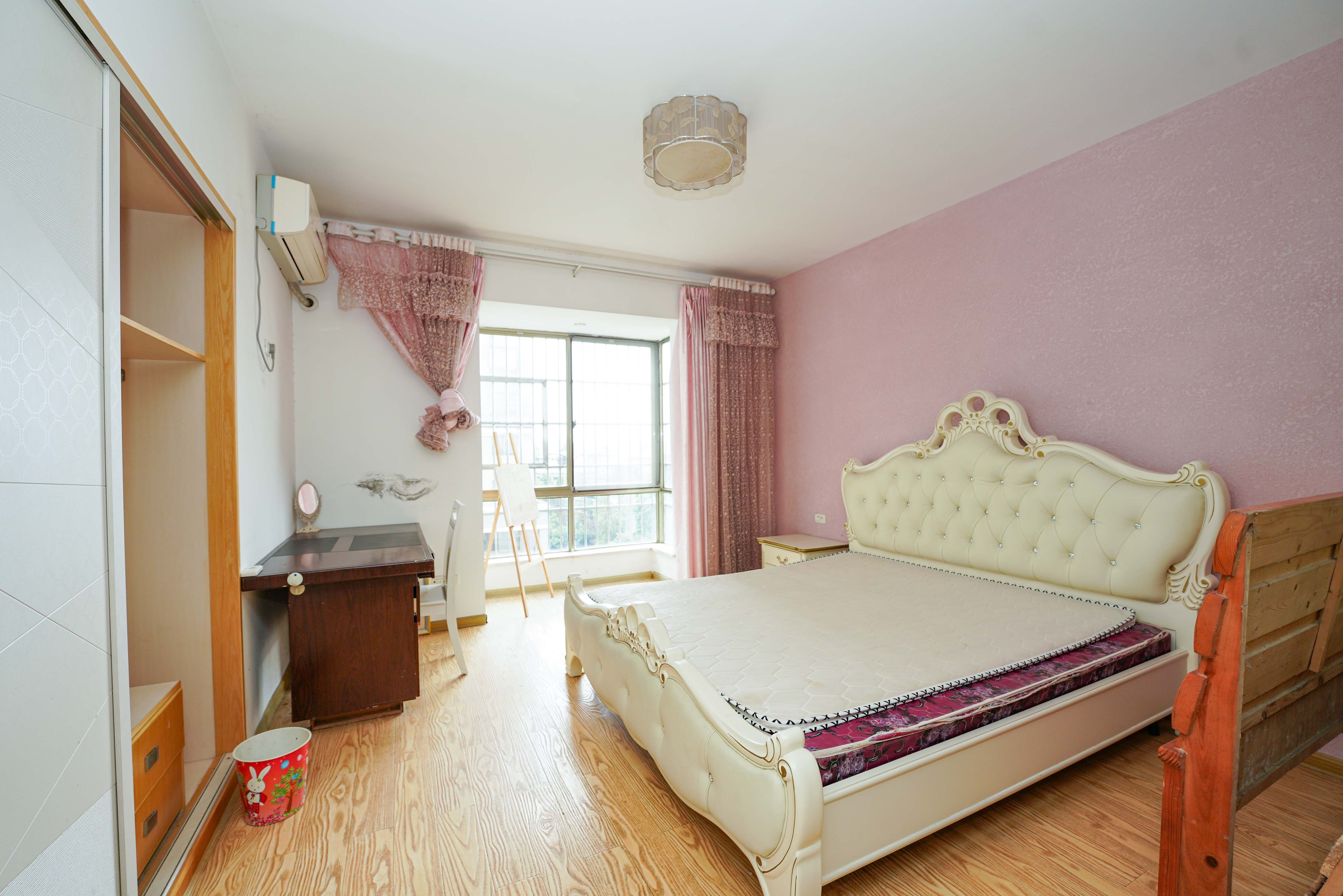 南郡明珠 4室2厅2卫 55.00万 南郡明珠 4室2厅2卫 55.00万卧室