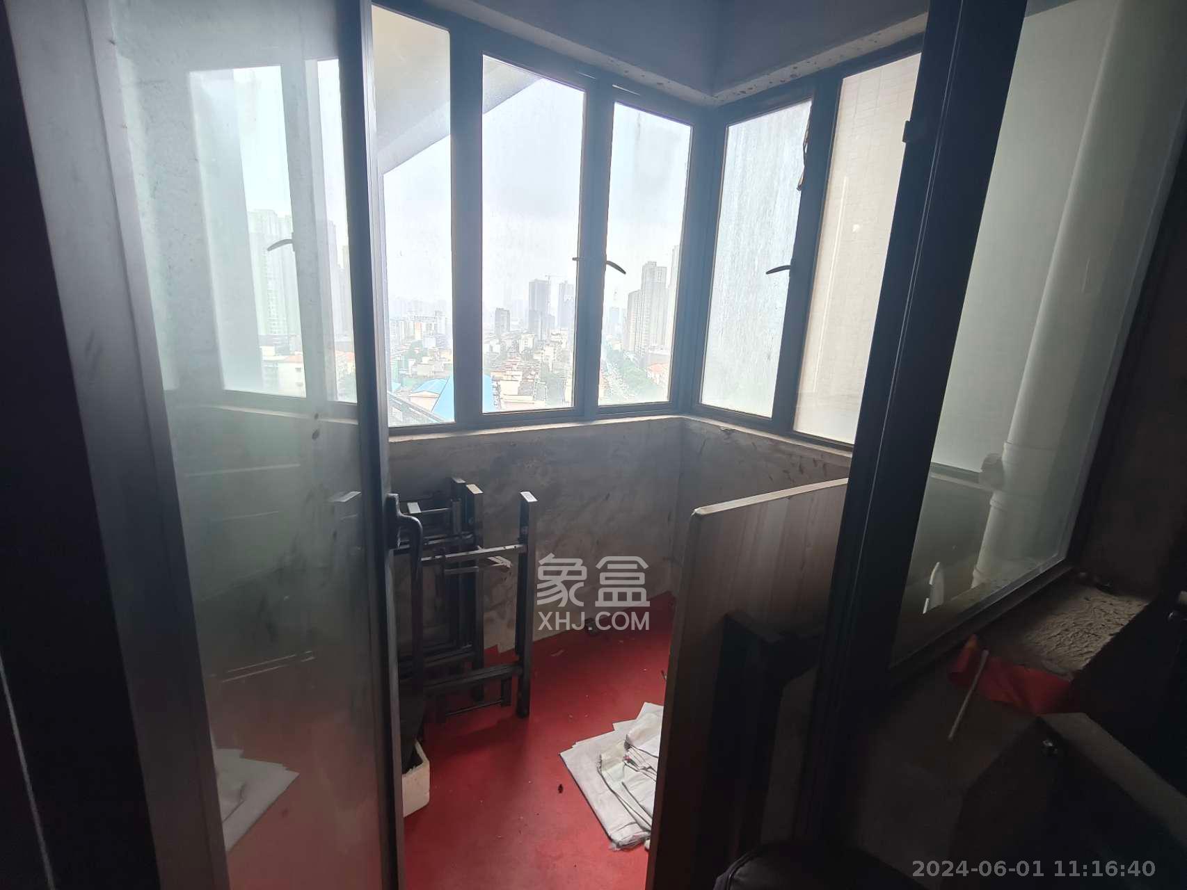长房天翼未来城  3室2厅2卫   2200.00元/月室内图