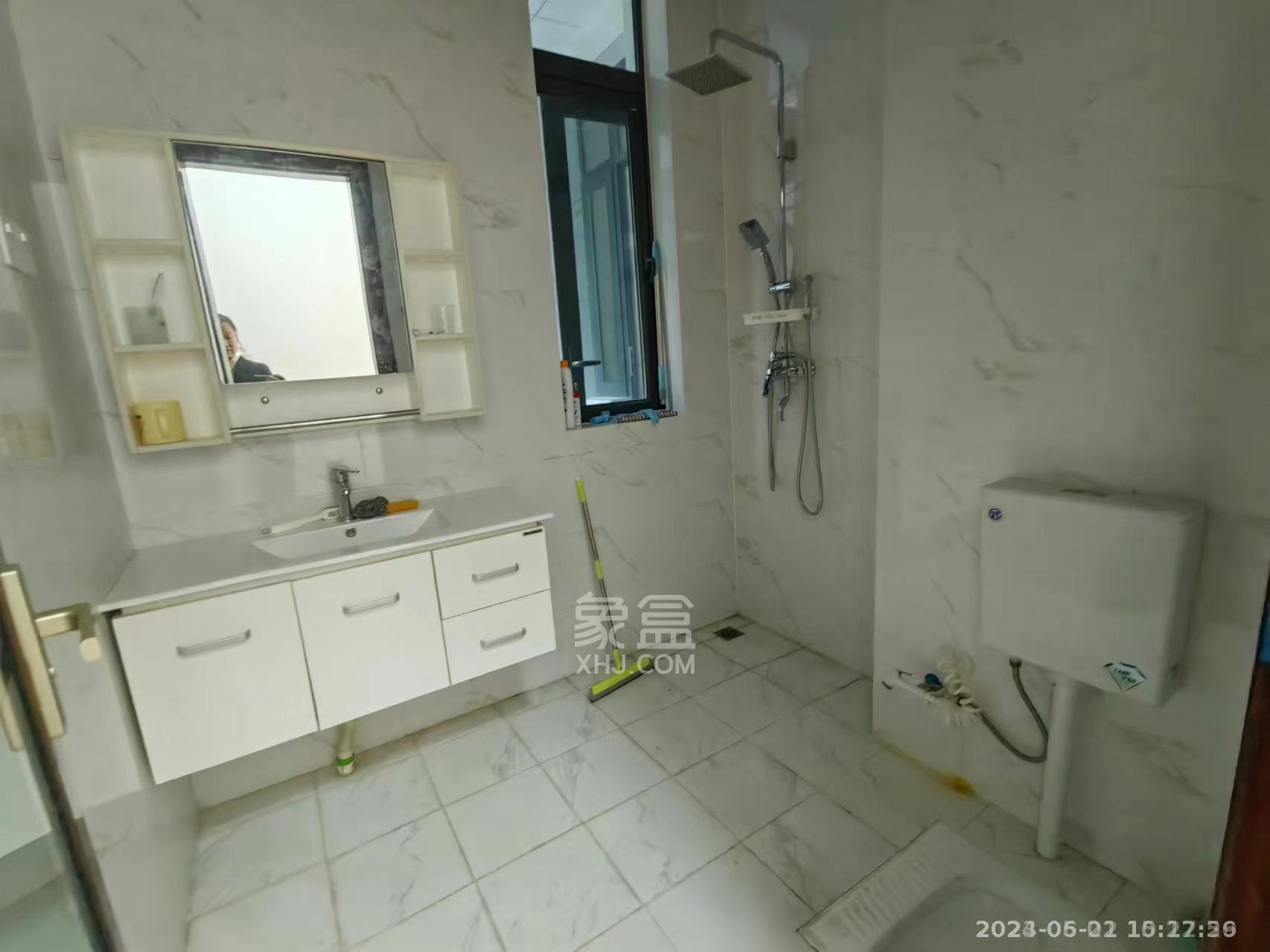 恒大华府 3室2厅1卫 2100.00元/月 恒大华府 3室2厅1卫 2100.00元/月室内图