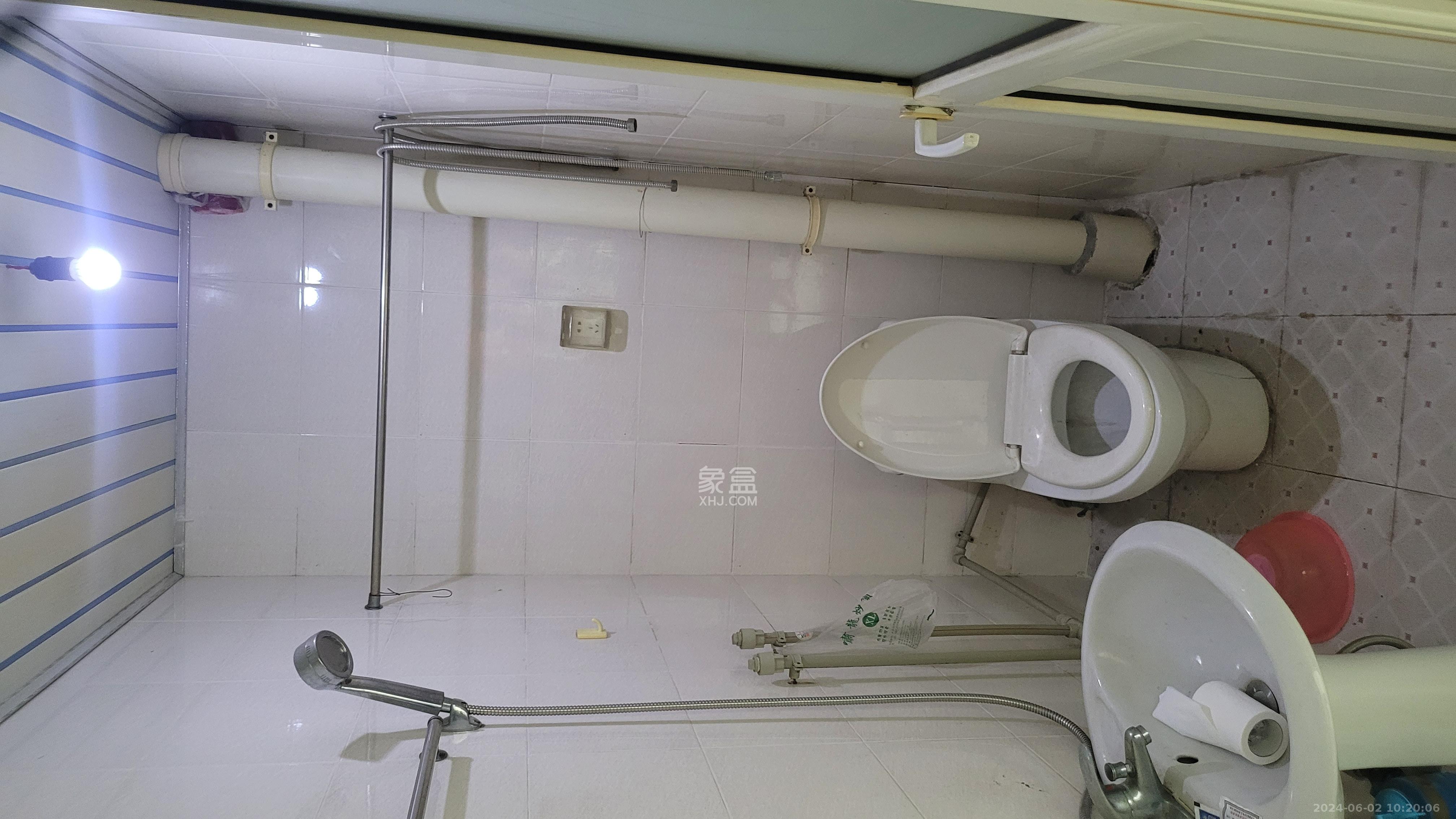 泉塘小区  3室2厅2卫   1600.00元/月室内图