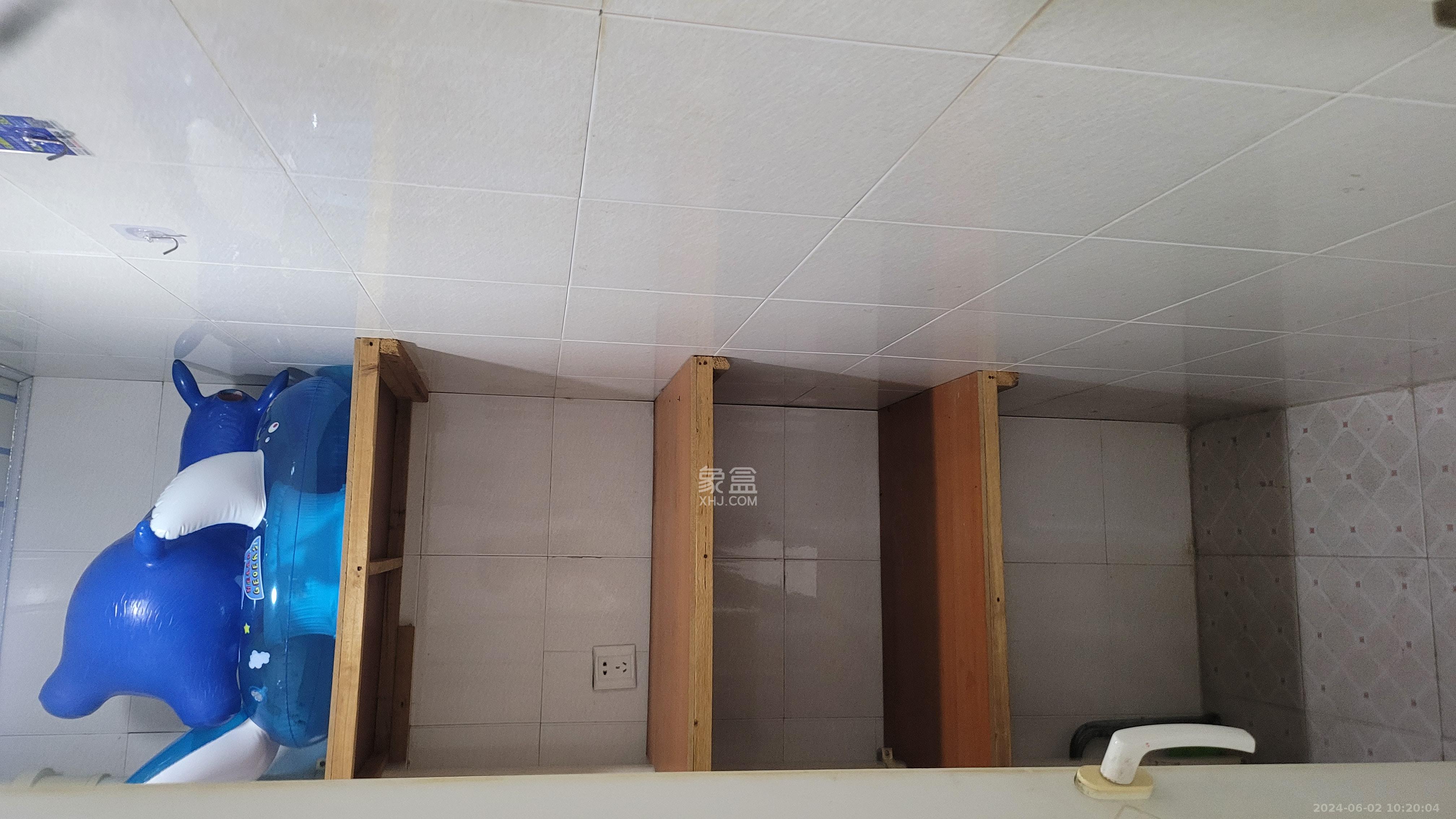 泉塘小区  3室2厅2卫   1600.00元/月室内图