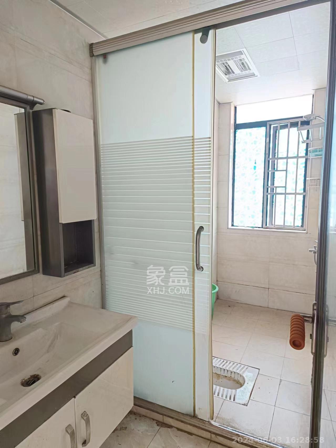 枫华府第  3室2厅1卫   2200.00元/月户型图