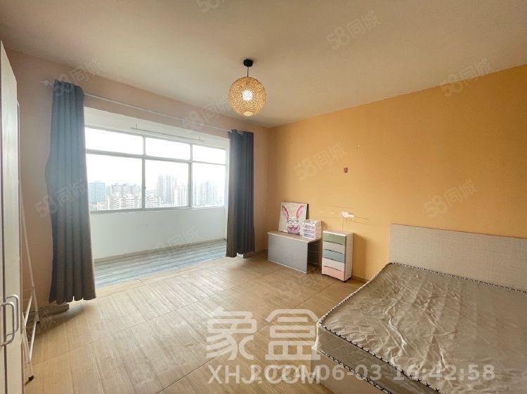 雄踞都市东家  4室2厅2卫   2400.00元/月室内图