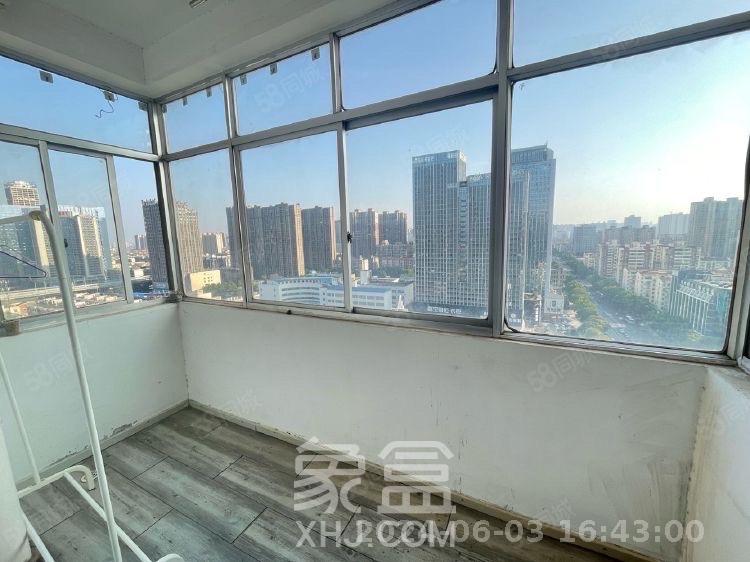 雄踞都市东家  4室2厅2卫   2400.00元/月室内图