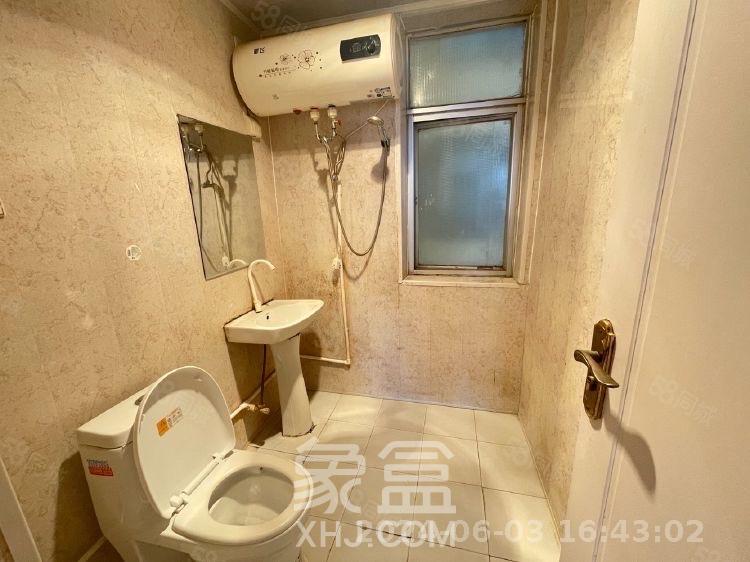 雄踞都市东家  4室2厅2卫   2400.00元/月室内图