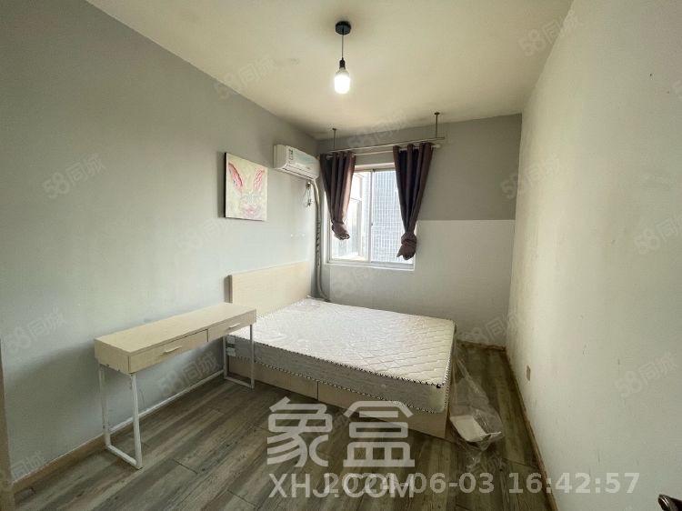 雄踞都市东家  4室2厅2卫   2400.00元/月室内图1