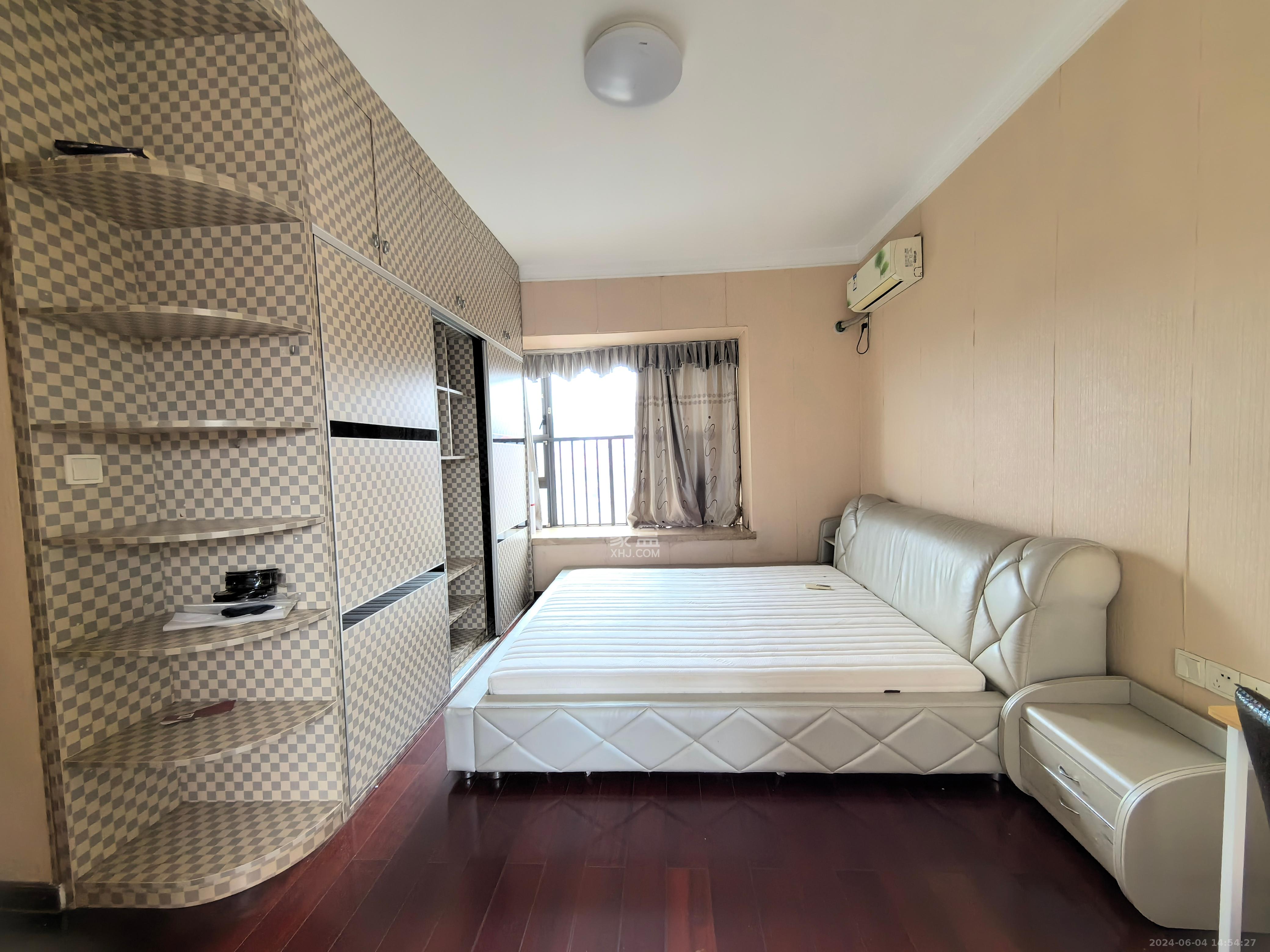 珠江花城三期锦鲤  3室2厅2卫    3200.0元/月室内图