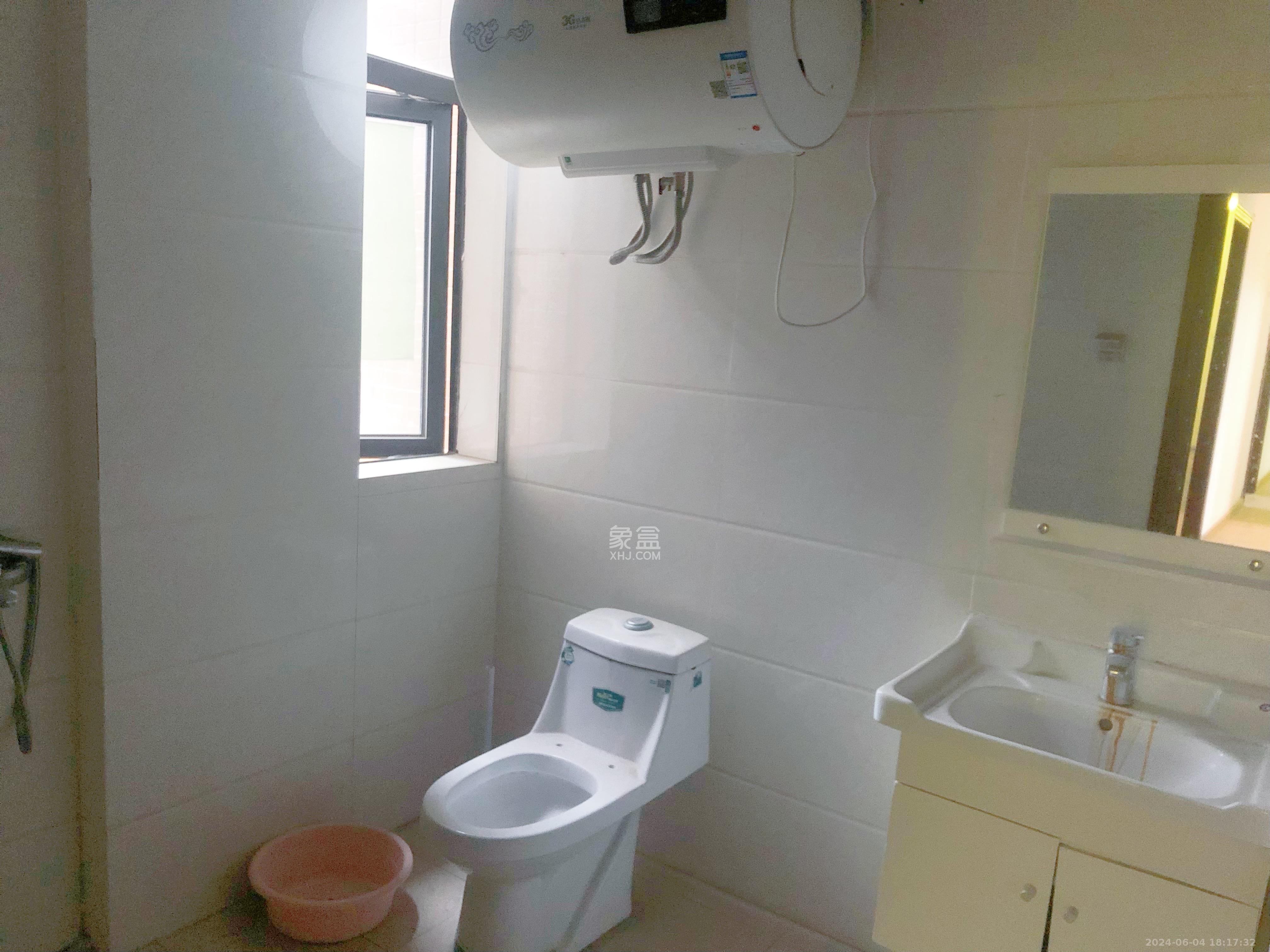 德润小区（丰升德润小区）  4室2厅2卫   3200.00元/月室内图