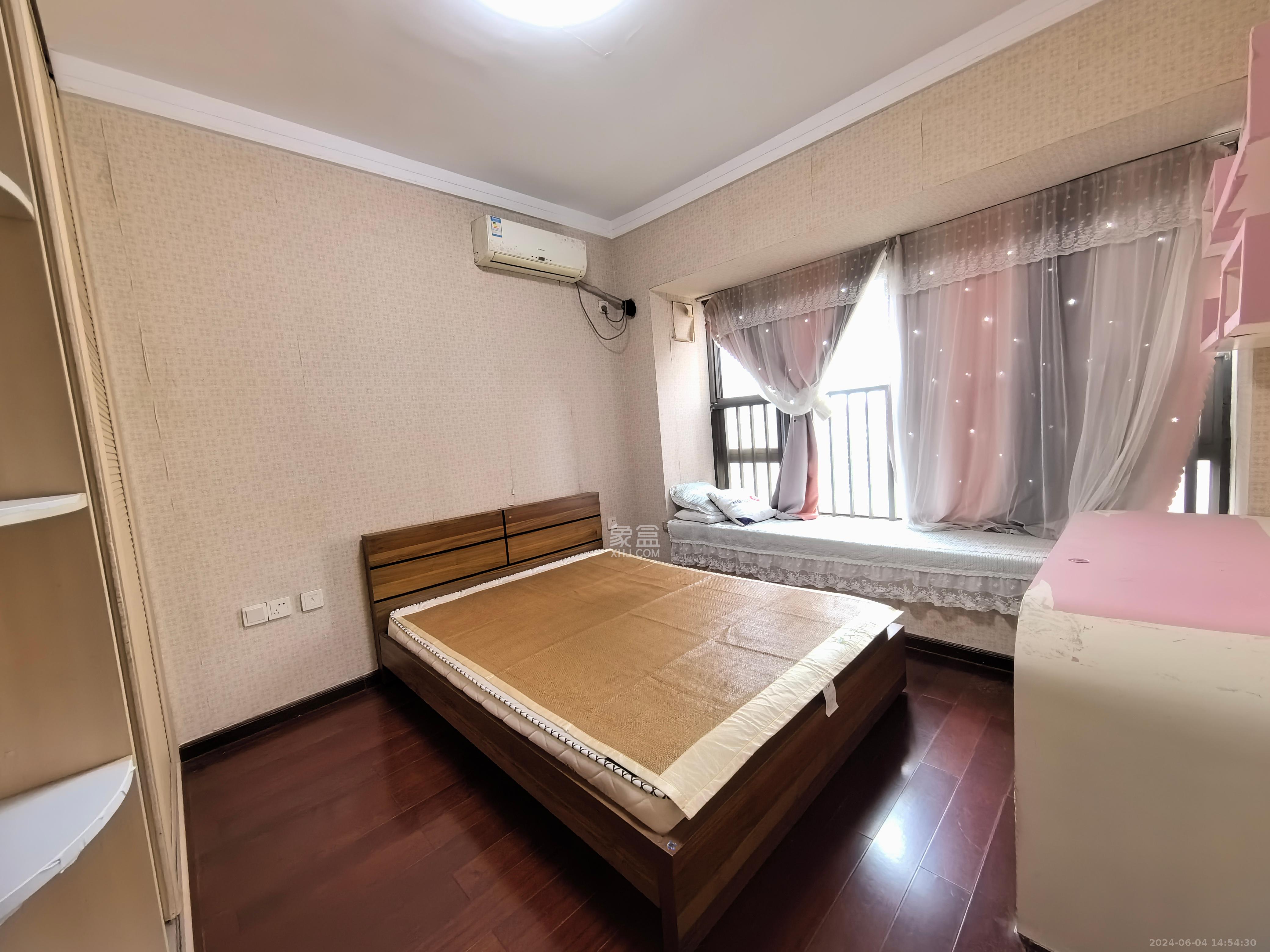 珠江花城三期锦鲤  3室2厅2卫    3200.0元/月室内图