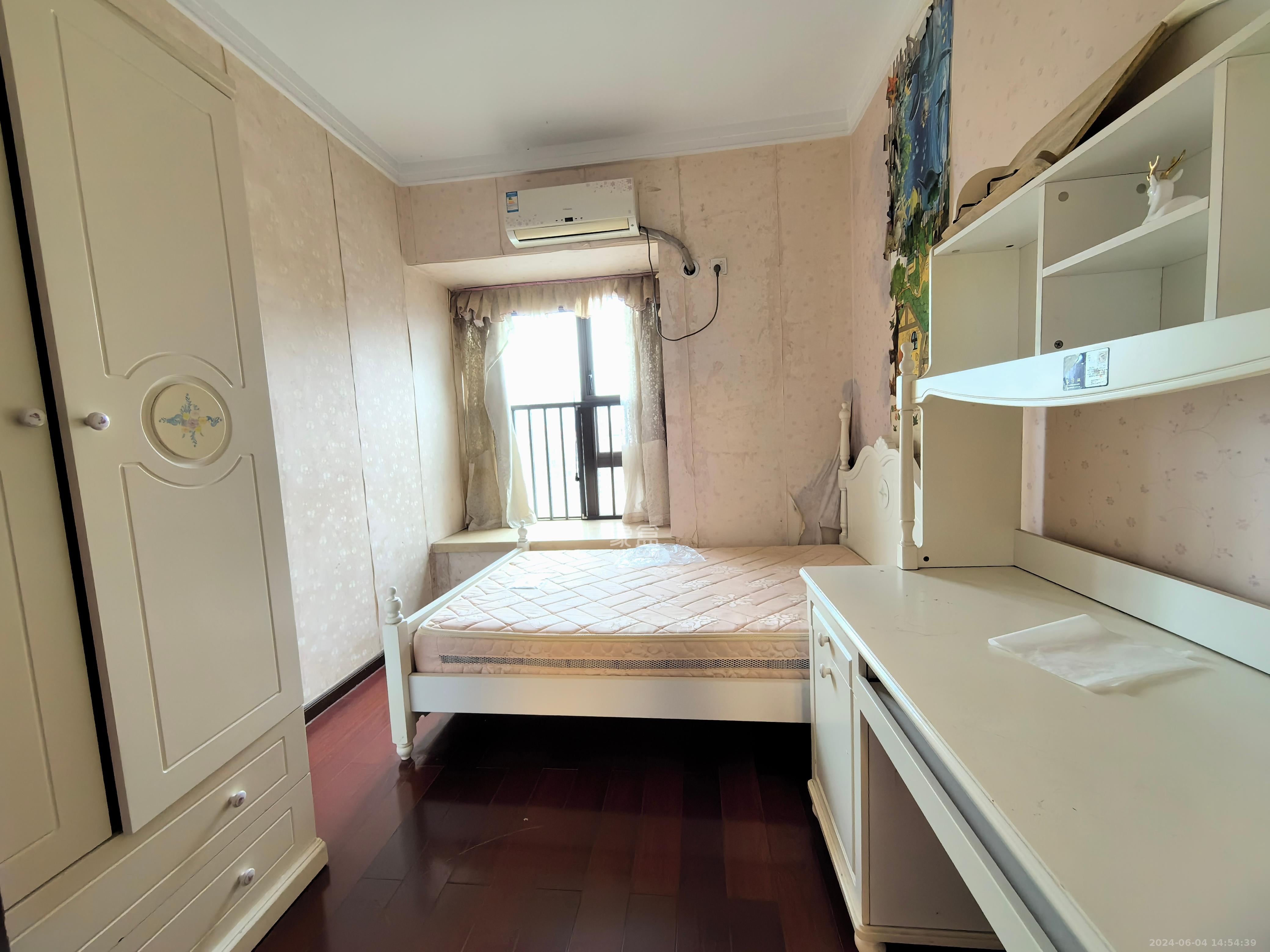 珠江花城三期锦鲤  3室2厅2卫    3200.0元/月室内图