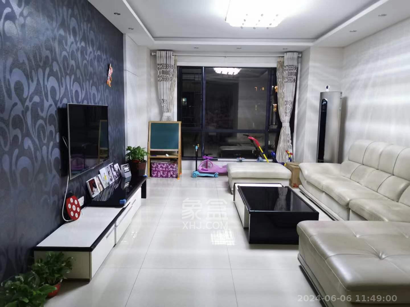翡翠云天  3室2厅2卫   2200.00元/月室内图1