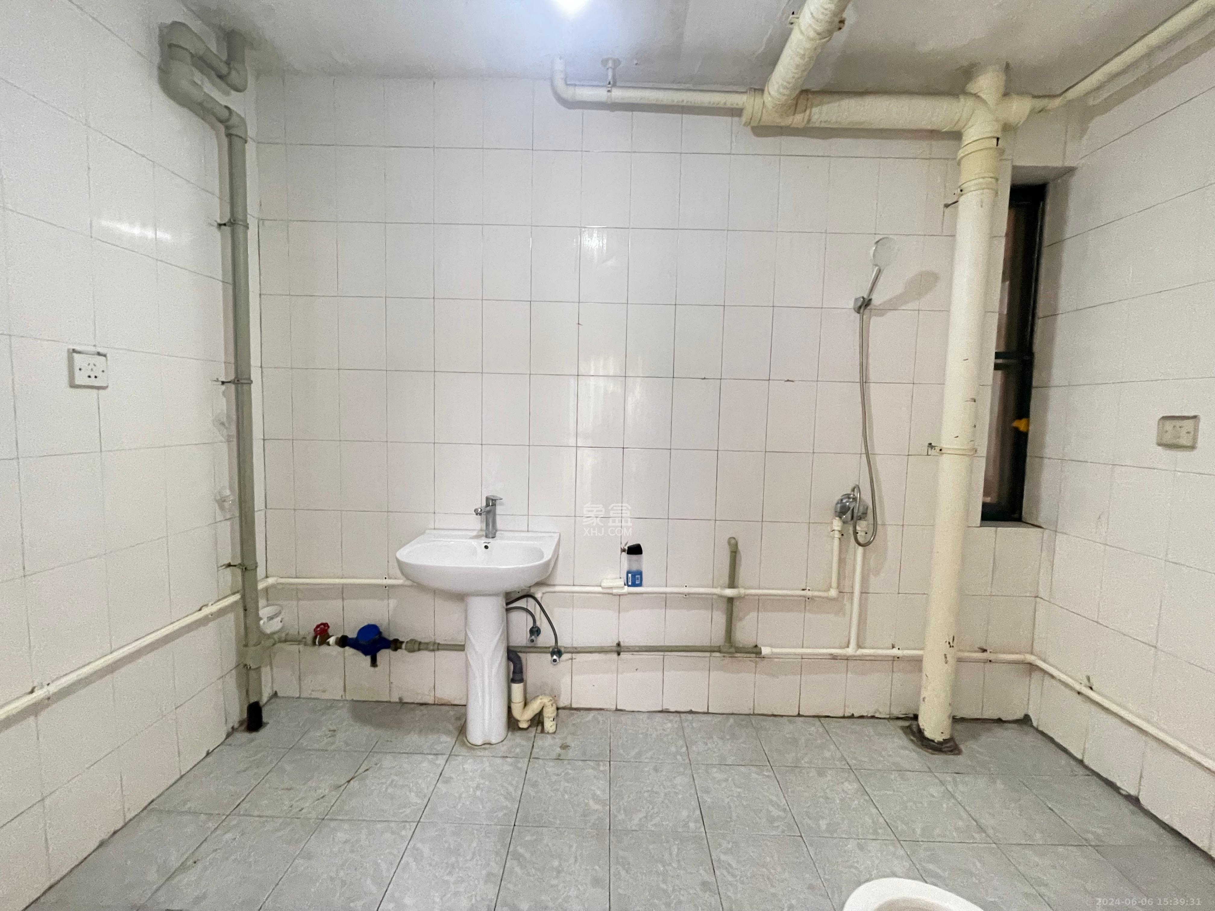 东方新城  3室1厅2卫   2600.00元/月室内图