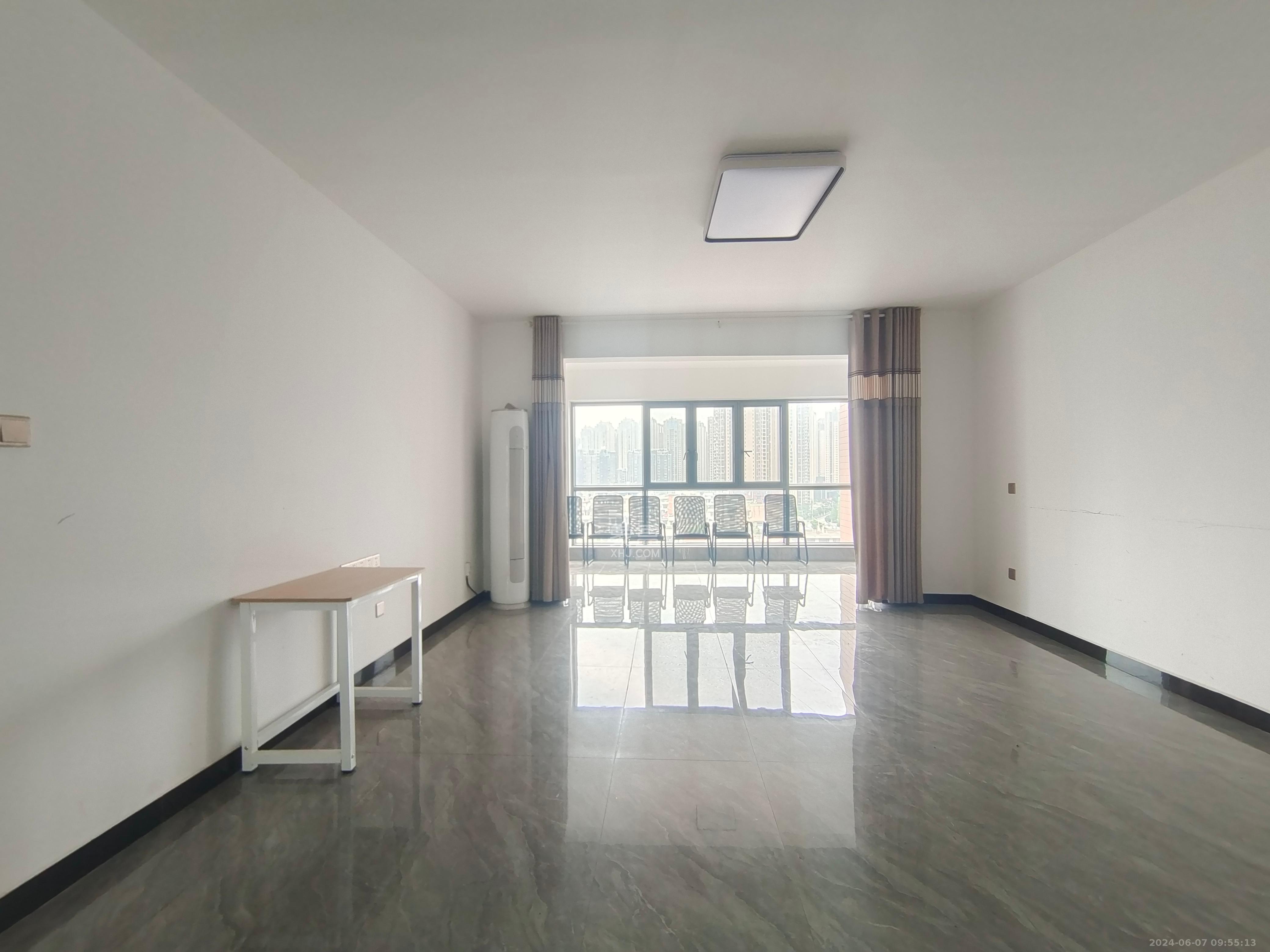 润和又一城  4室2厅2卫   2900.00元/月室内图1