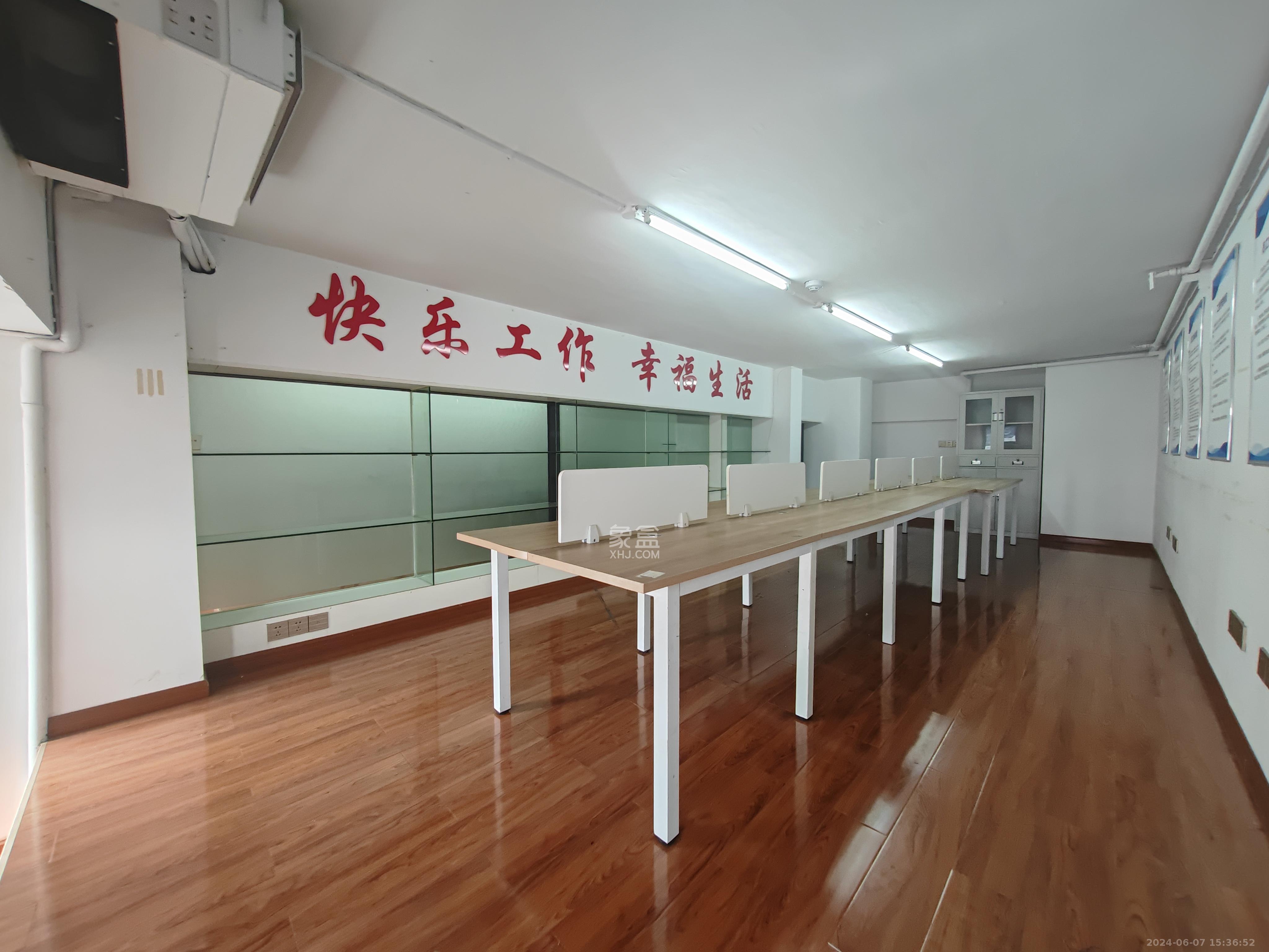 华润置地广场二期  1室1厅1卫   6800.00元/月室内图