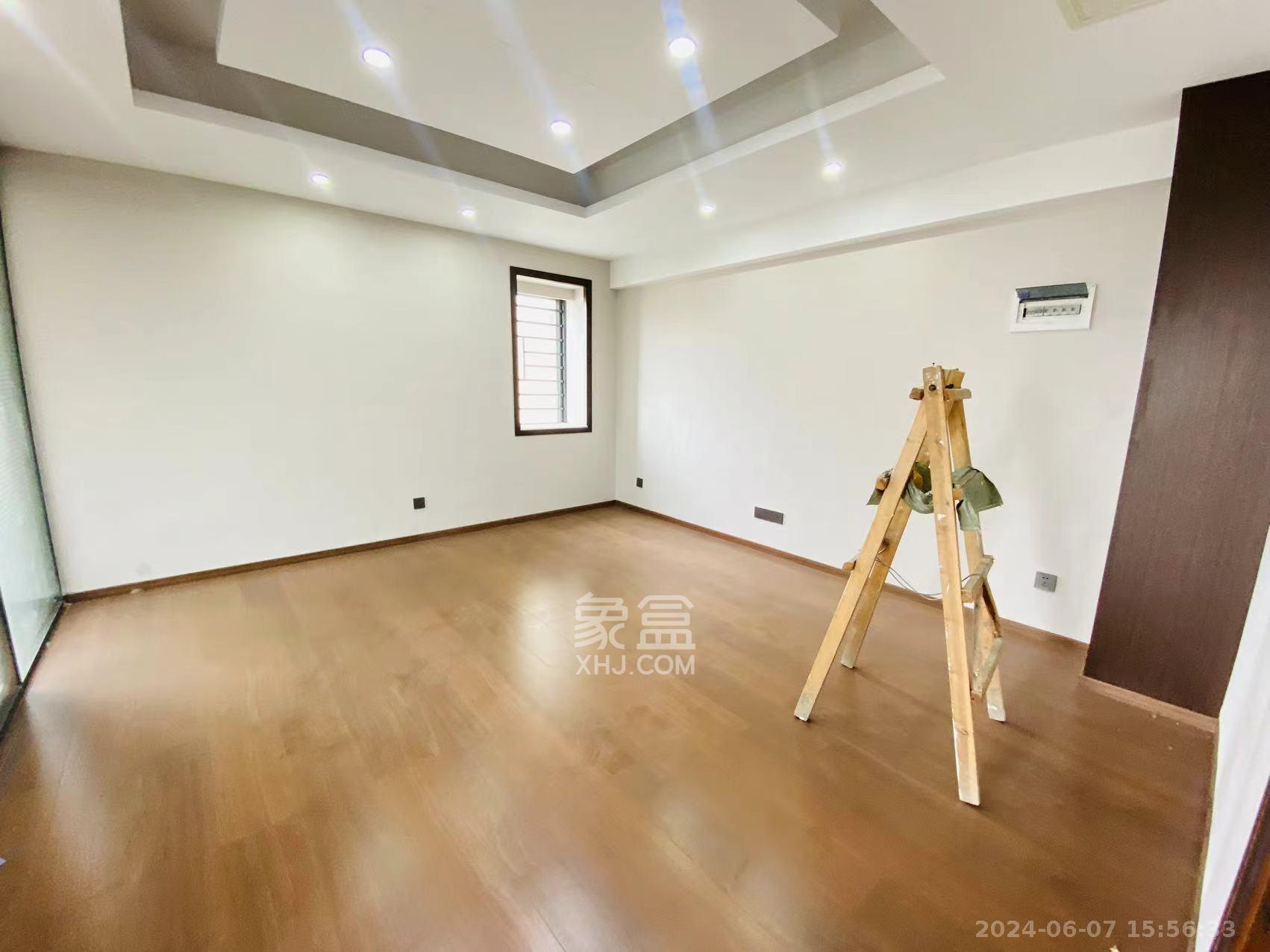 摩天一号  1室1厅1卫   4200.00元/月室内图