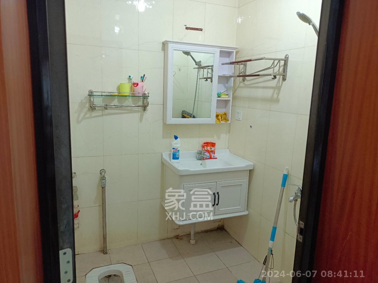 中南汽车世界  3室2厅2卫   1200.00元/月室内图