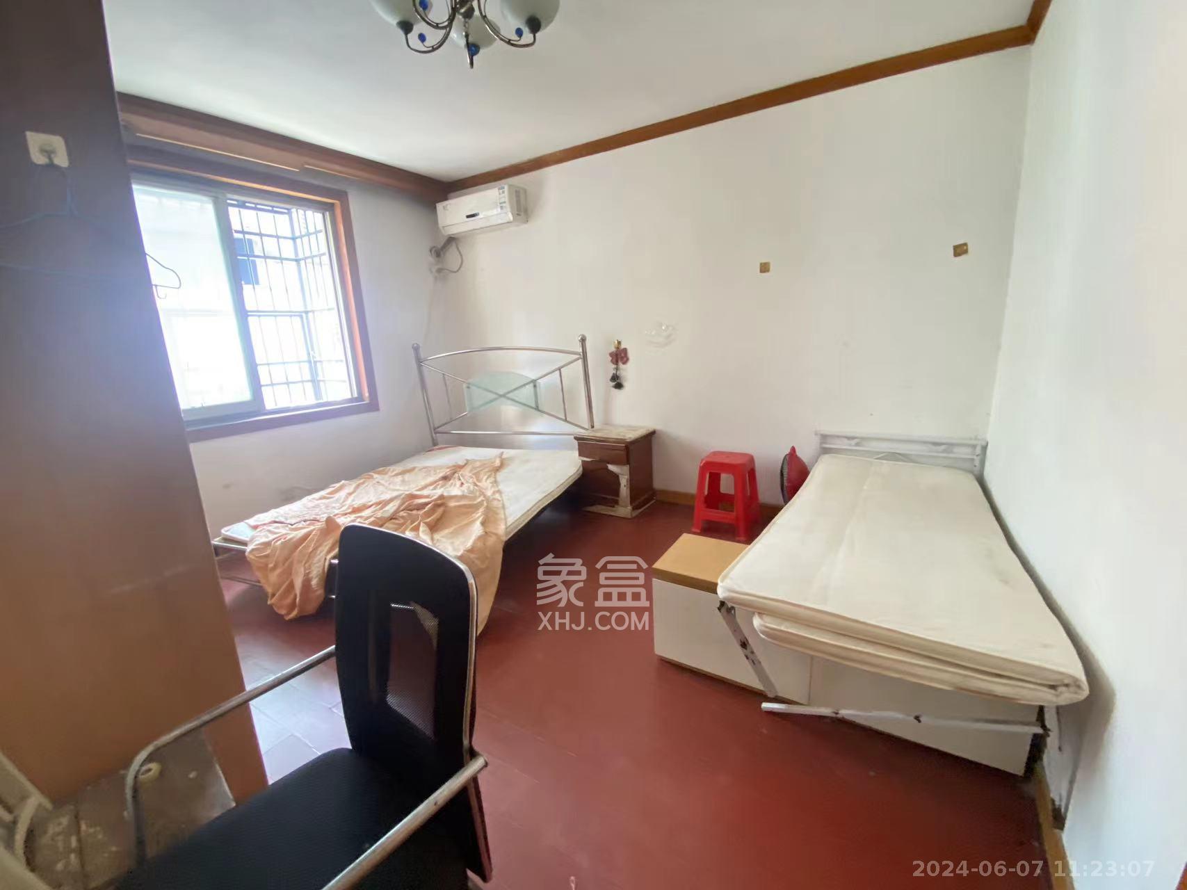 坡子街综合楼  3室2厅1卫   2600.00元/月室内图
