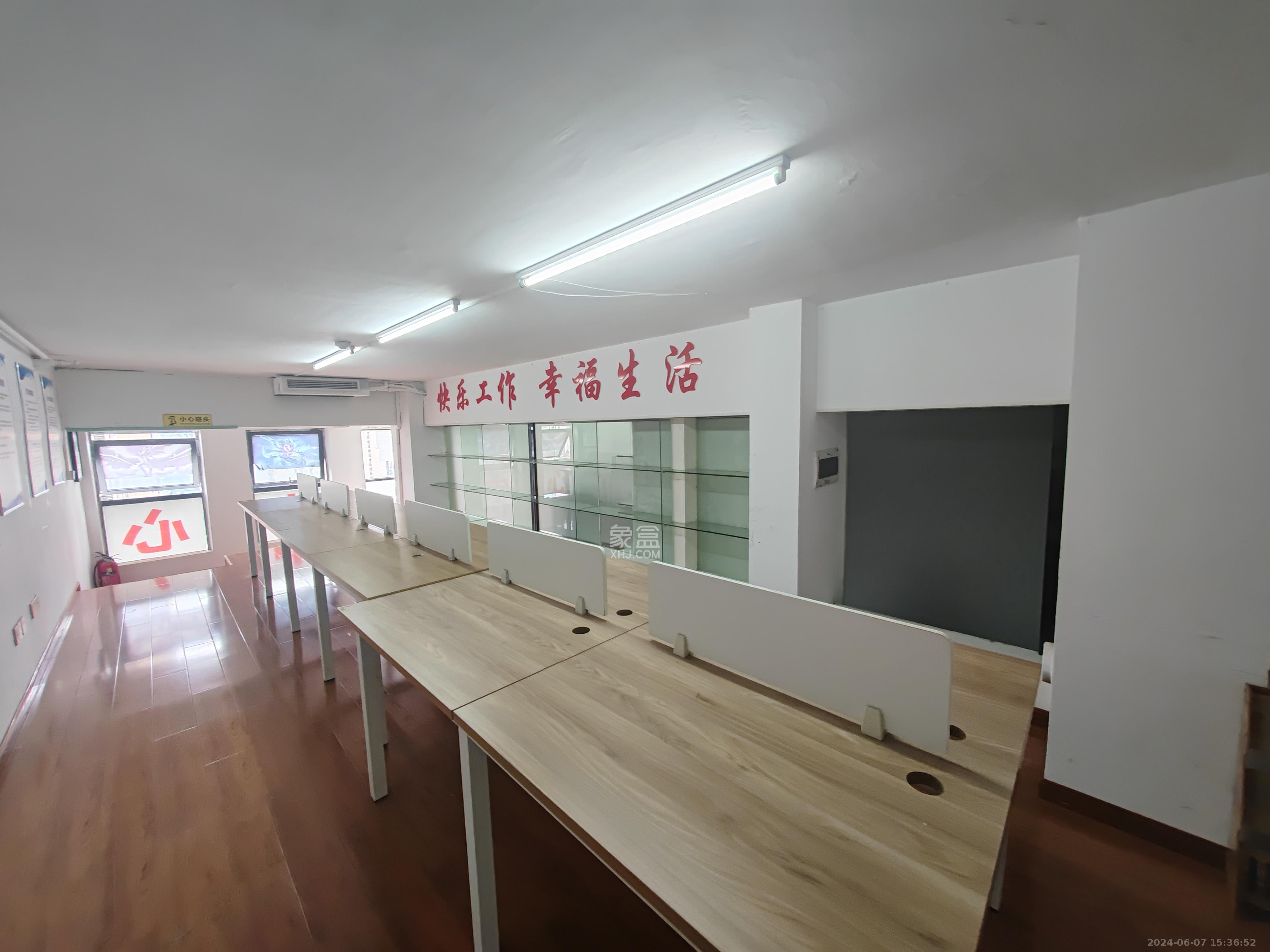 华润置地广场二期  1室1厅1卫   6800.00元/月室内图1