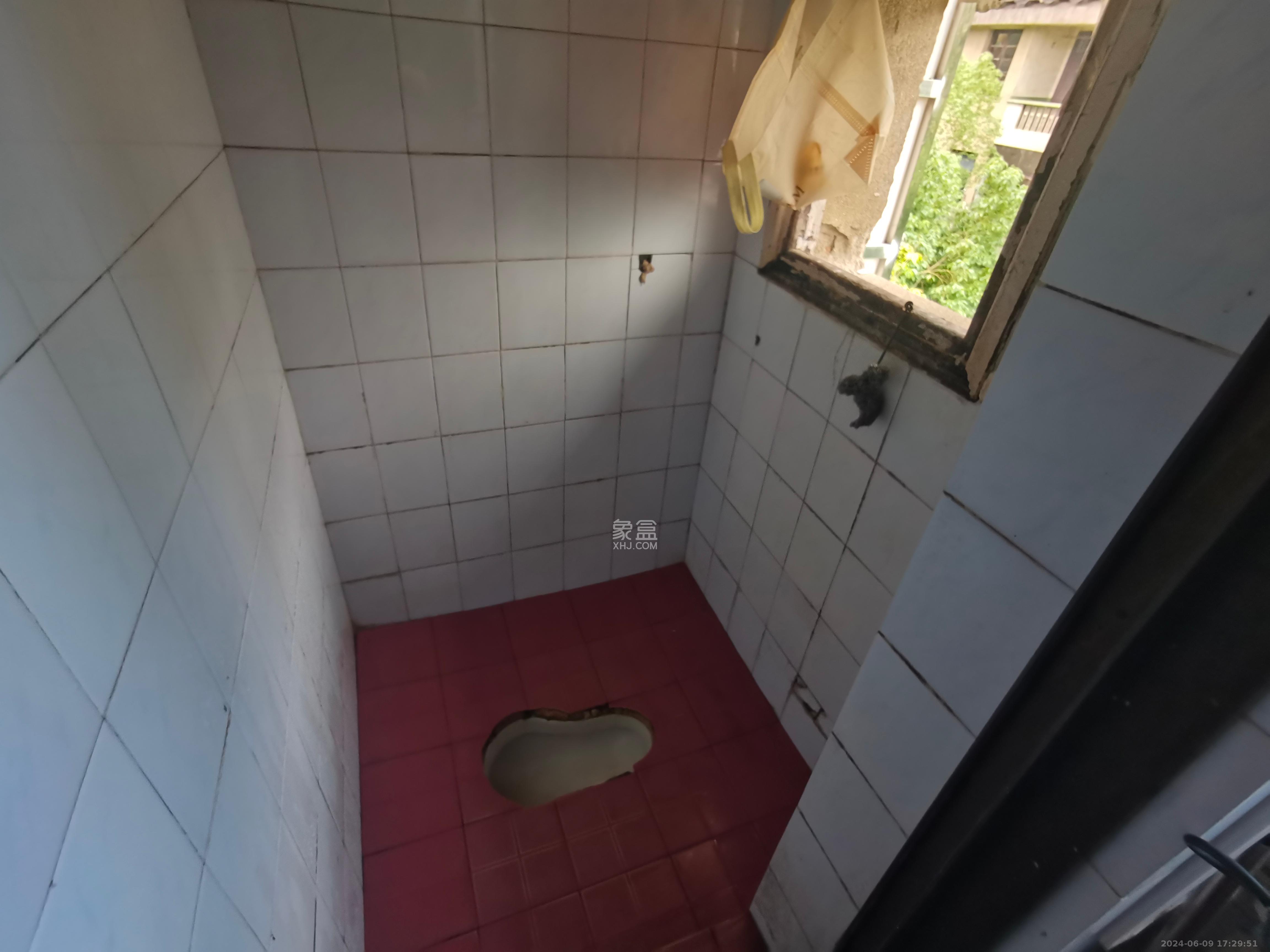 军属新村  1室1厅1卫   1300.00元/月室内图