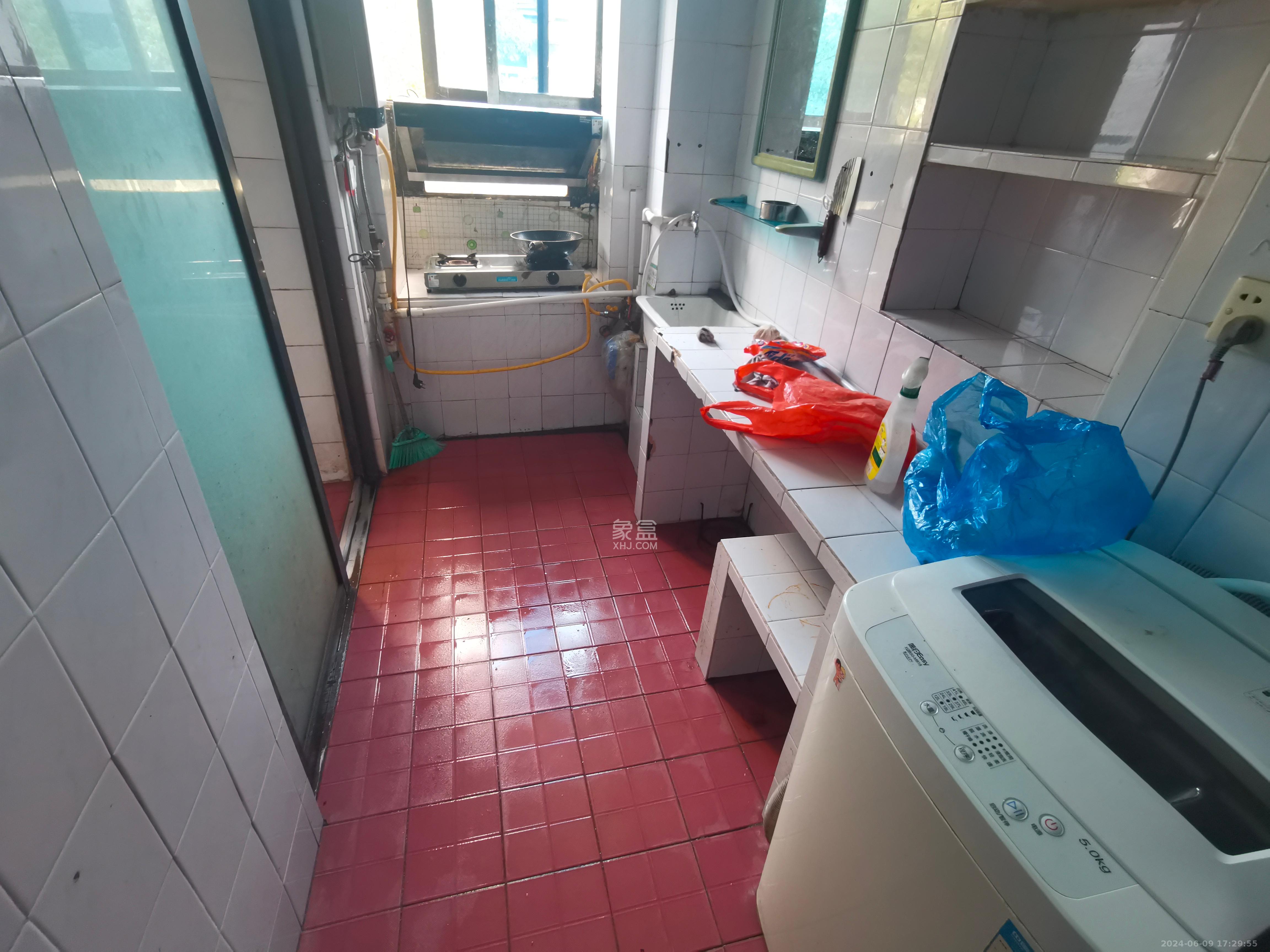 军属新村  1室1厅1卫   1300.00元/月室内图