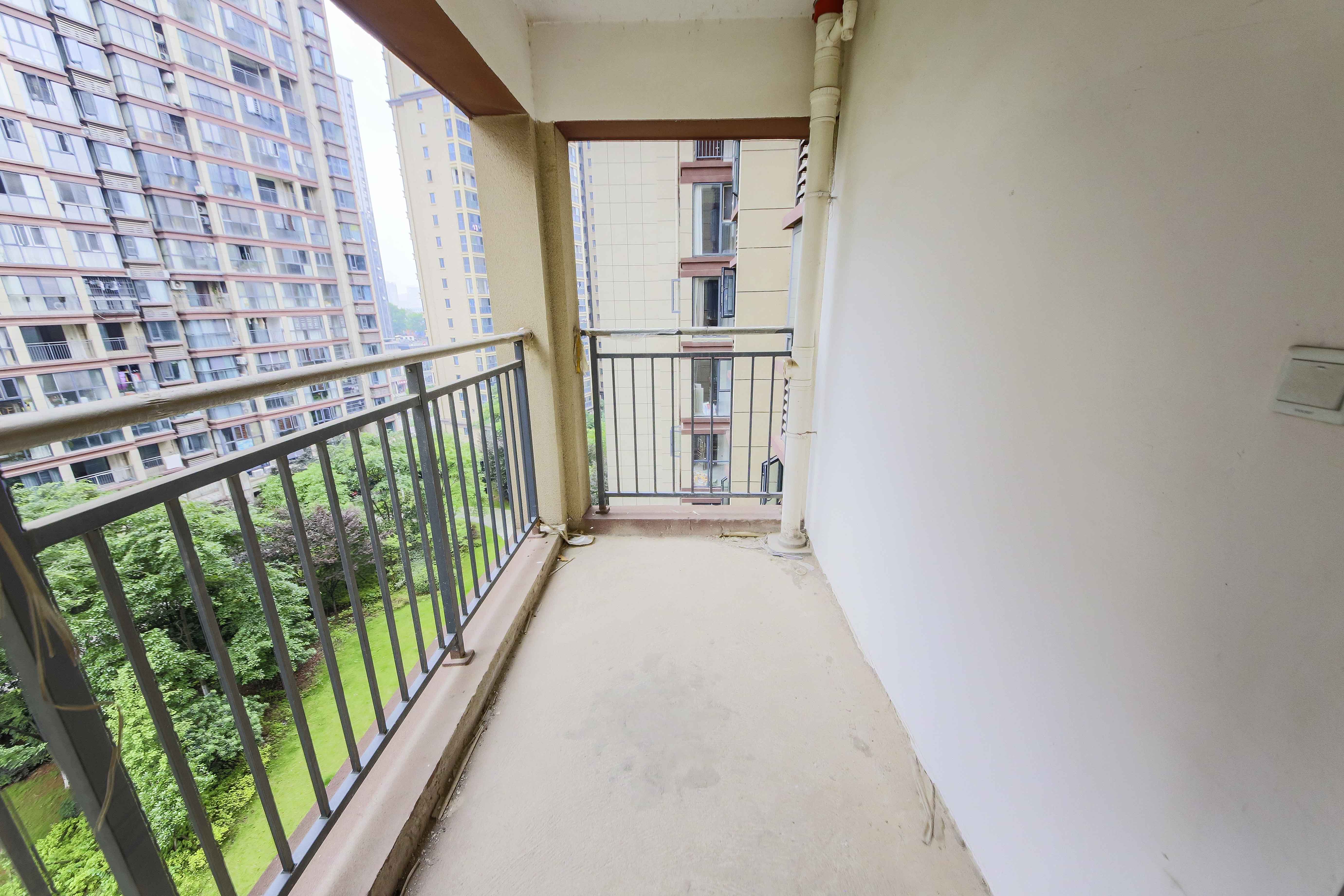 轻盐阳光CEO(轻盐雅苑)(轻奢时代)  3室2厅2卫    105.0万 轻盐阳光CEO(轻盐雅苑)(轻奢时代)  3室2厅2卫    105.0万阳台