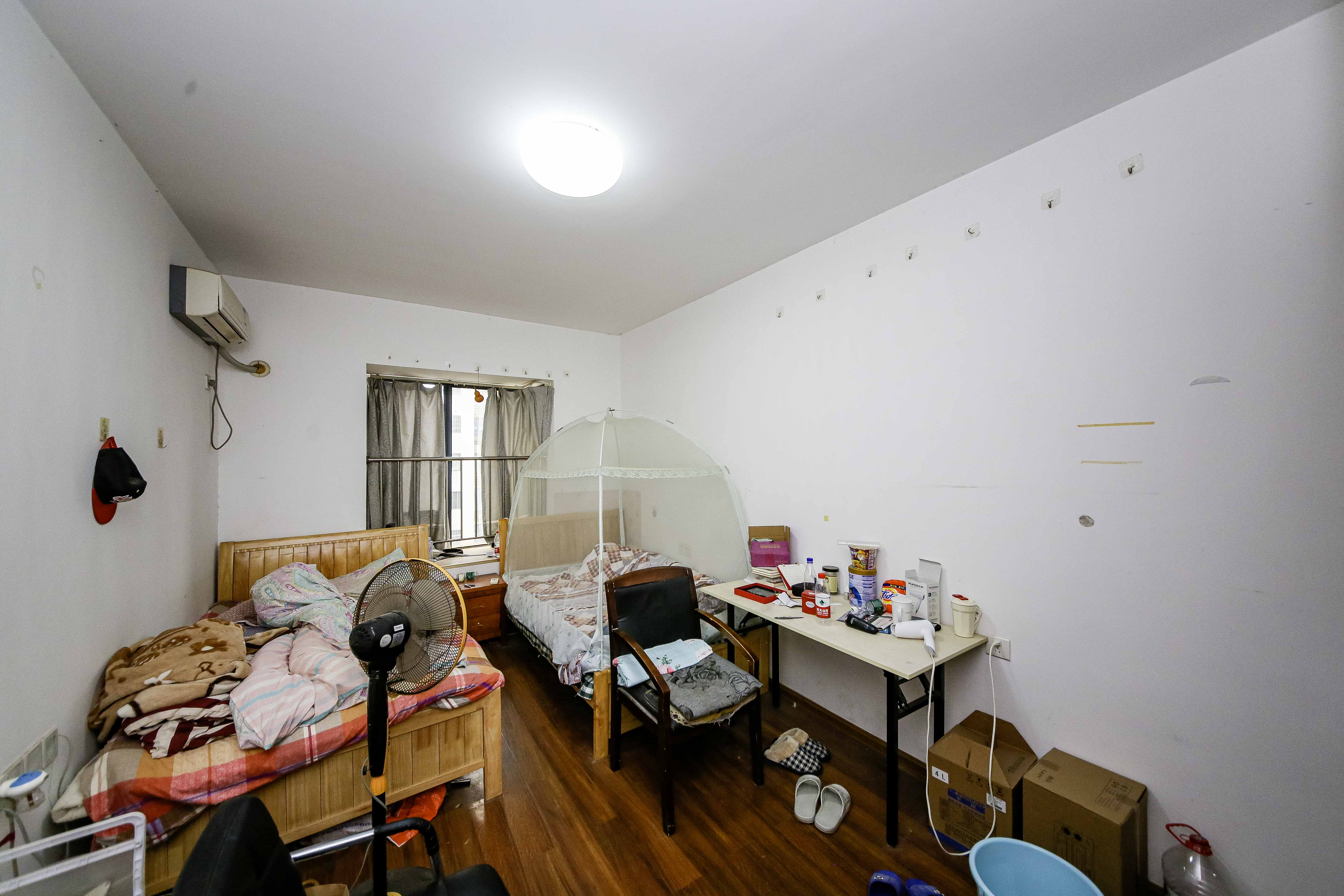 天和家园 3室2厅2卫 95.0万 天和家园 3室2厅2卫 95.0万卧室