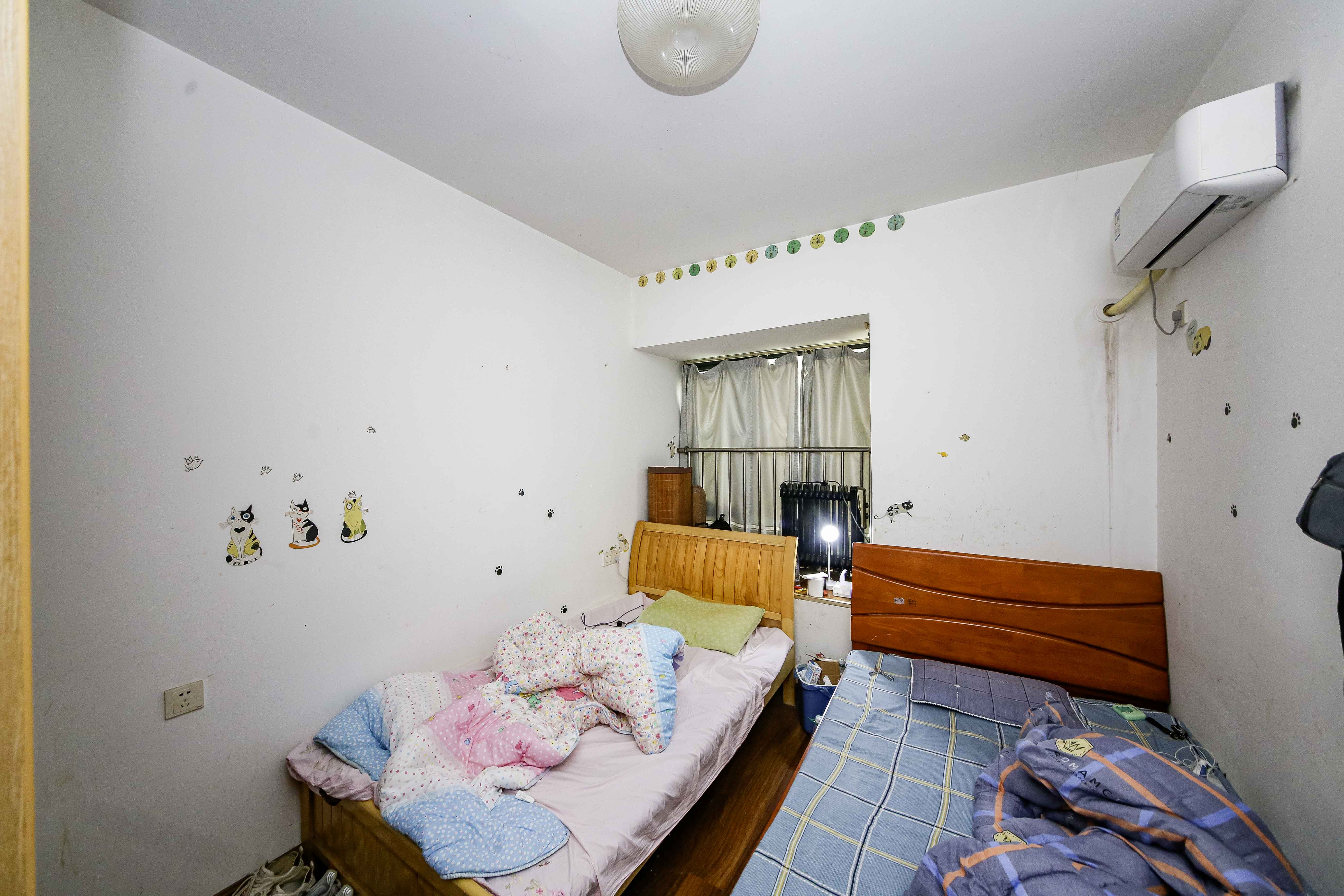 天和家园 3室2厅2卫 95.0万 天和家园 3室2厅2卫 95.0万卧室