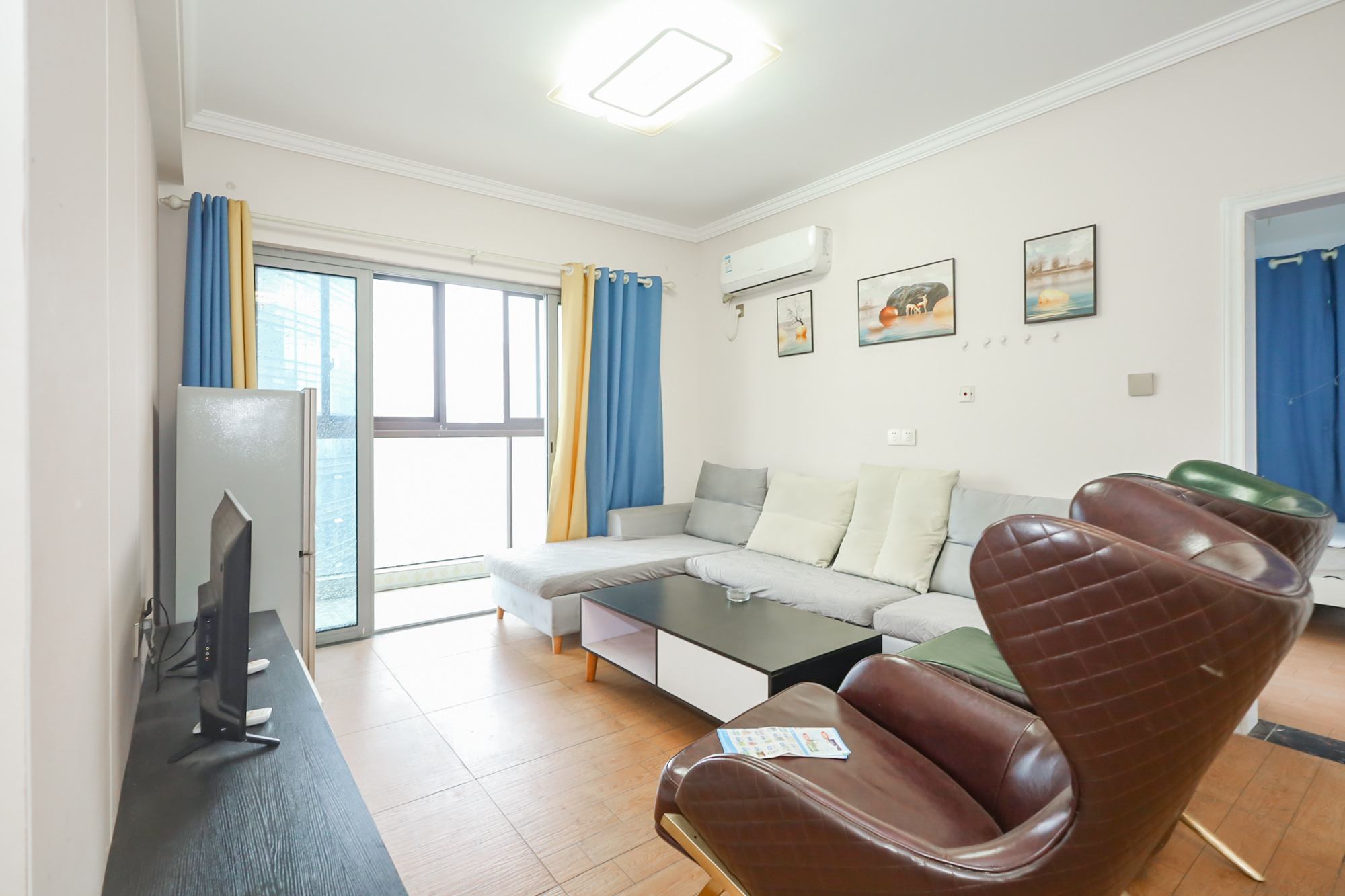 世茂铂翠湾四期(世茂悦享) 3室2厅1卫 125.5万 世茂铂翠湾四期(世茂悦享) 3室2厅1卫 125.5万客厅