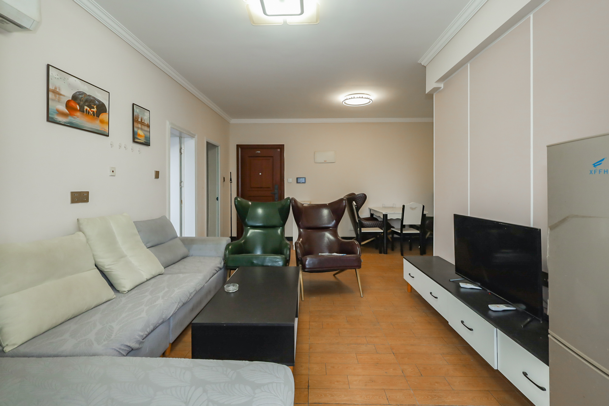 世茂铂翠湾四期(世茂悦享) 3室2厅1卫 125.5万 世茂铂翠湾四期(世茂悦享) 3室2厅1卫 125.5万客厅