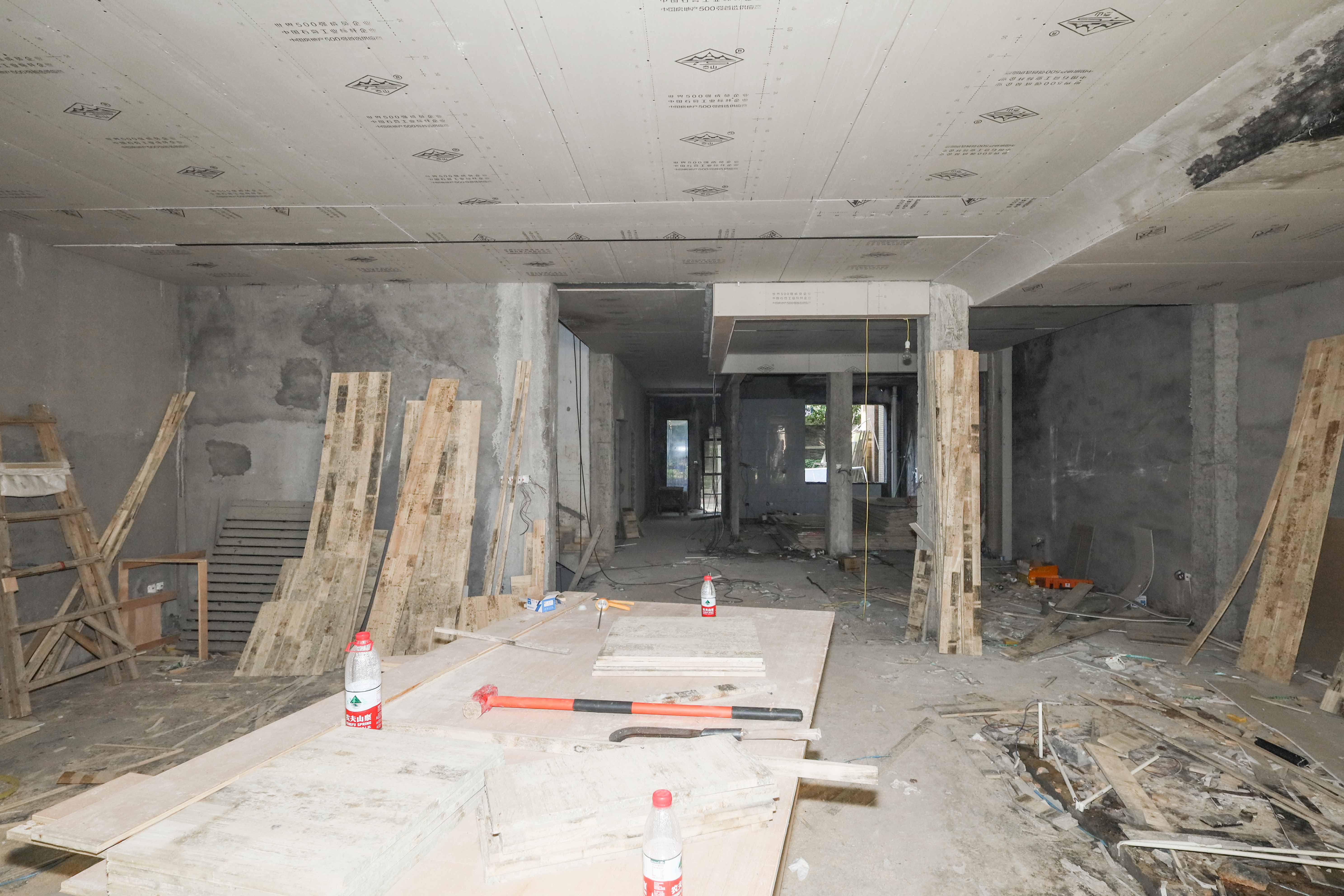 保利麓谷林语G区 5室2厅4卫 420.0万 保利麓谷林语G区 5室2厅4卫 420.0万客厅