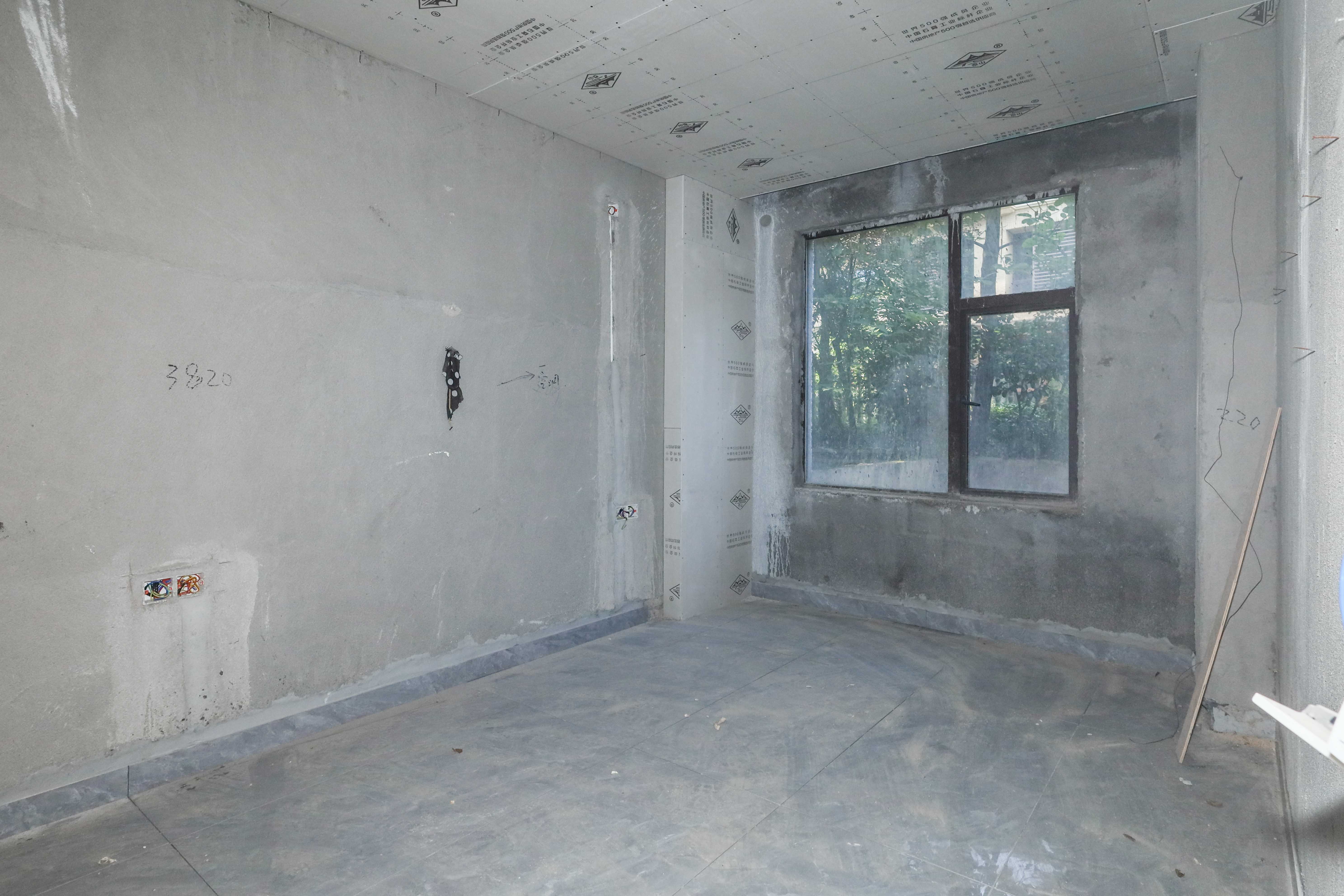 保利麓谷林语G区 5室2厅4卫 420.0万 保利麓谷林语G区 5室2厅4卫 420.0万卧室