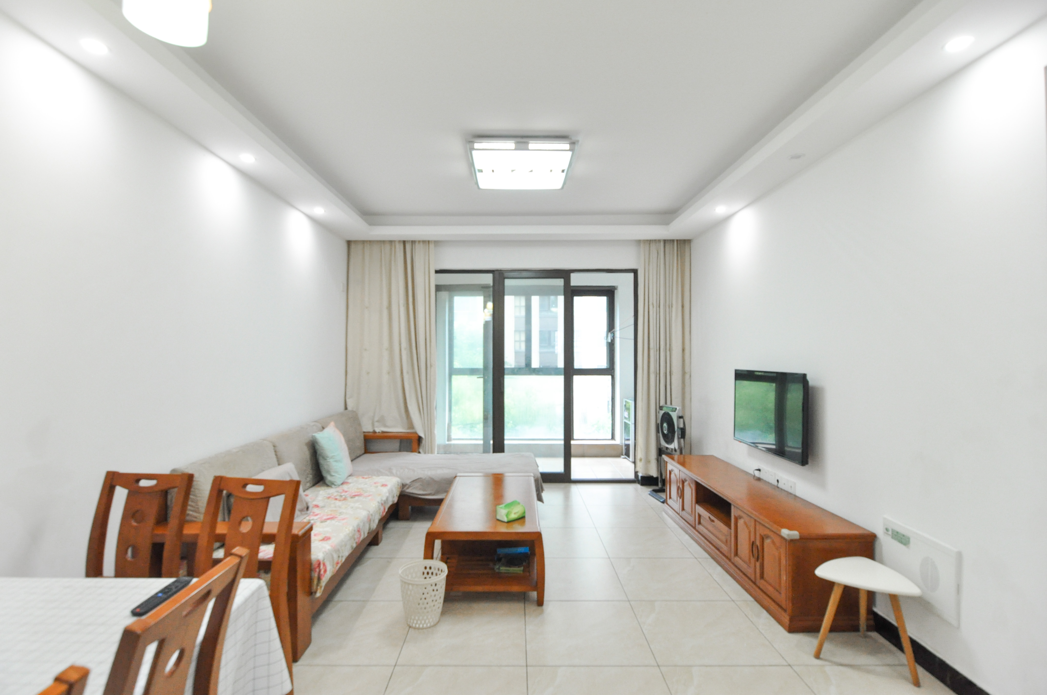 金茂梅溪湖 2室2厅1卫 147.0万 金茂梅溪湖 2室2厅1卫 147.0万客厅