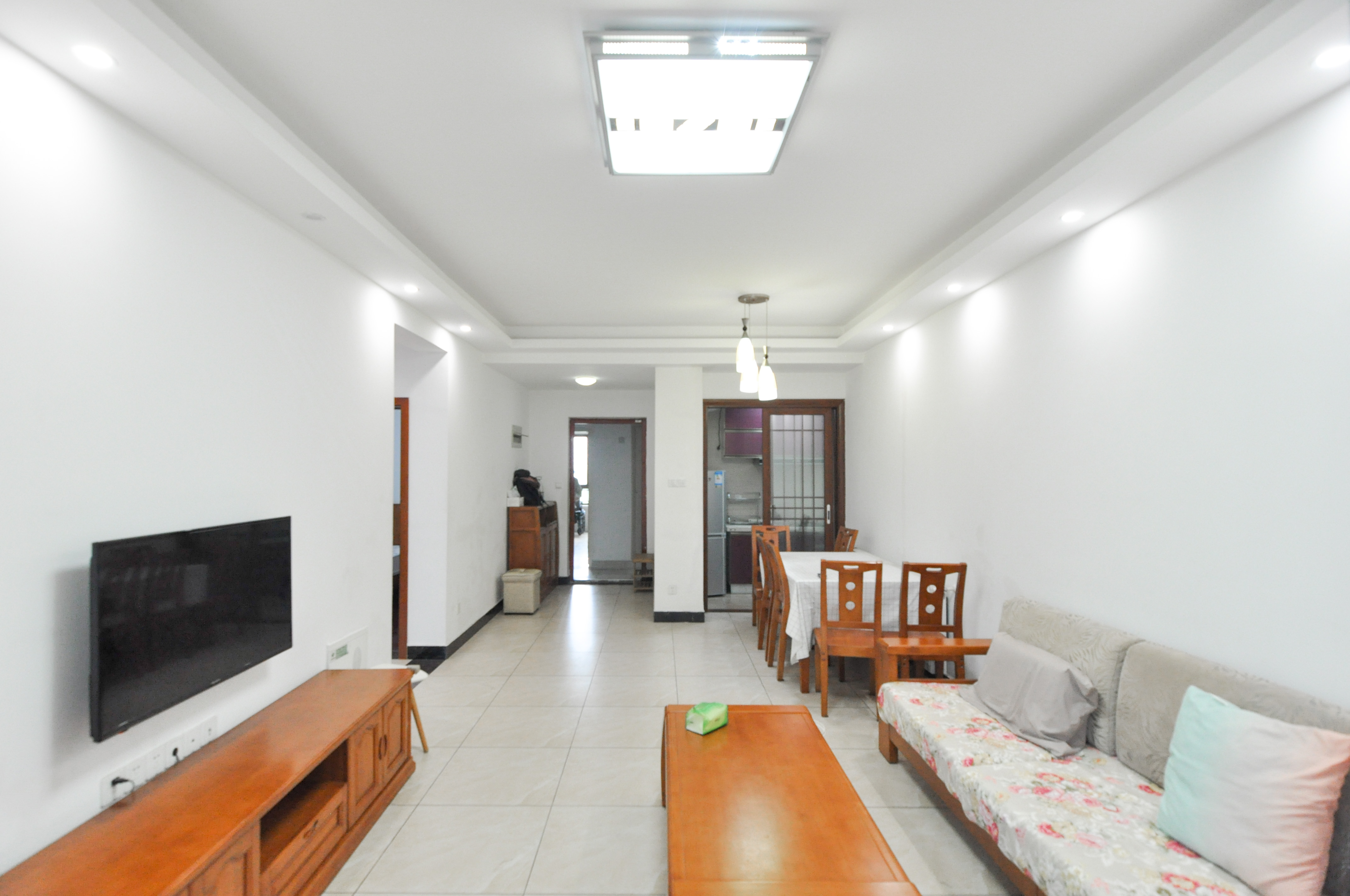 金茂梅溪湖 2室2厅1卫 147.0万 金茂梅溪湖 2室2厅1卫 147.0万客厅