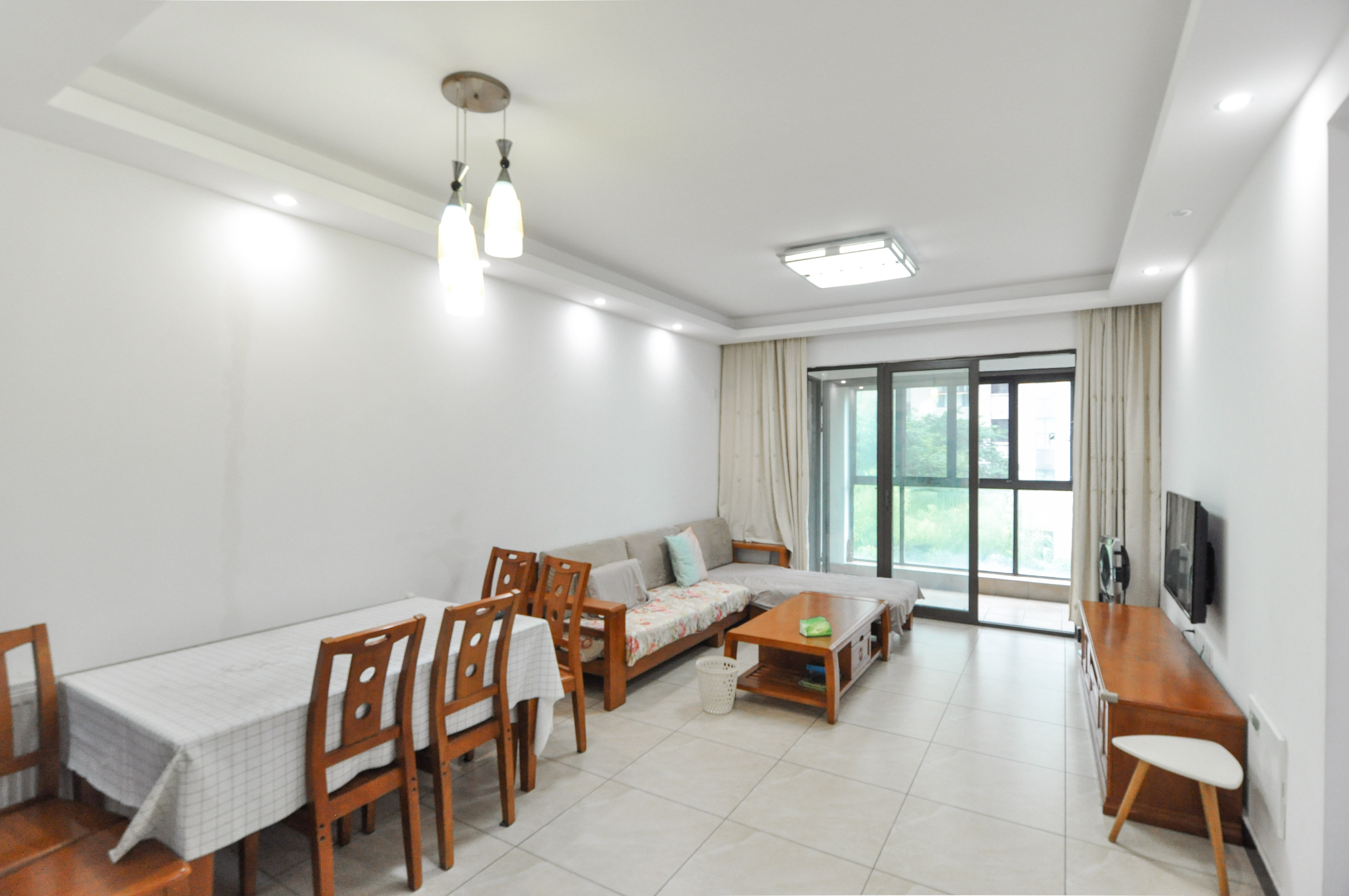 金茂梅溪湖 2室2厅1卫 147.0万 金茂梅溪湖 2室2厅1卫 147.0万客厅