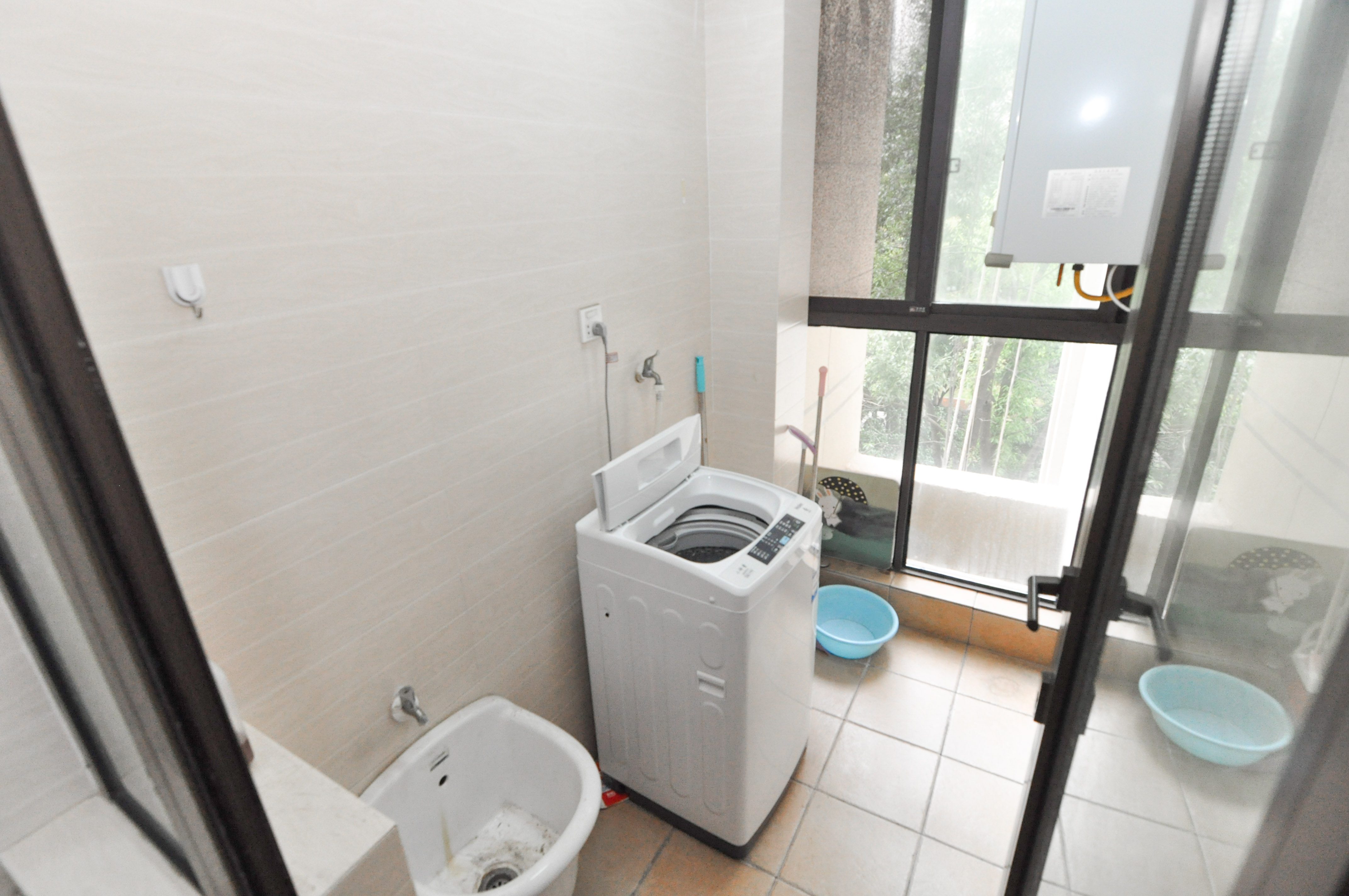 金茂梅溪湖 2室2厅1卫 147.0万 金茂梅溪湖 2室2厅1卫 147.0万卧室