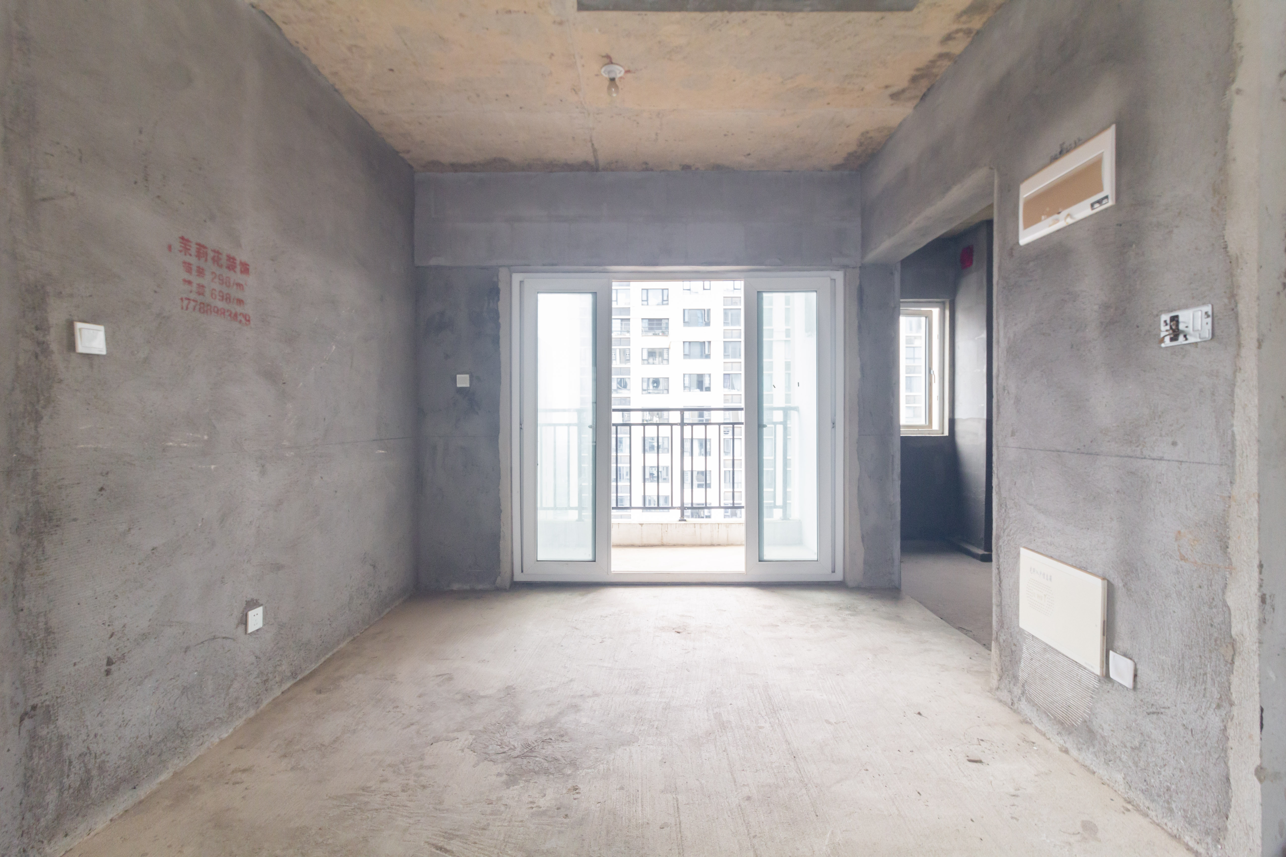 金科天悦(金科美邻汇) 4室2厅2卫 71.8万 金科天悦(金科美邻汇) 4室2厅2卫 71.8万客厅